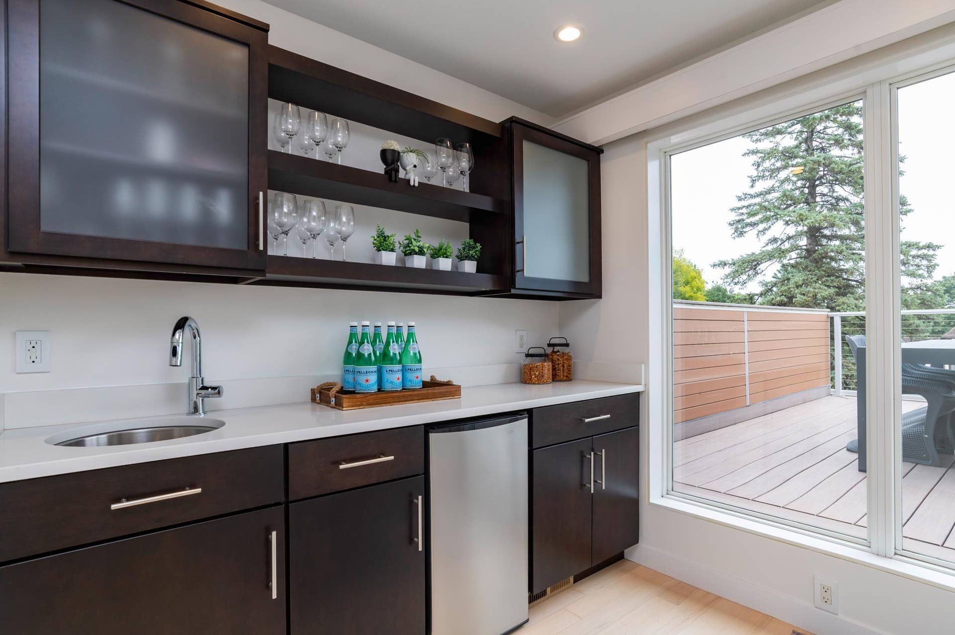 674 Montcalm Place, 94, Saint Paul, MN 55116 The third floor with rooftop deck is the perfect place to entertain with a wet bar, half bathroom and the best views in Saint Paul!