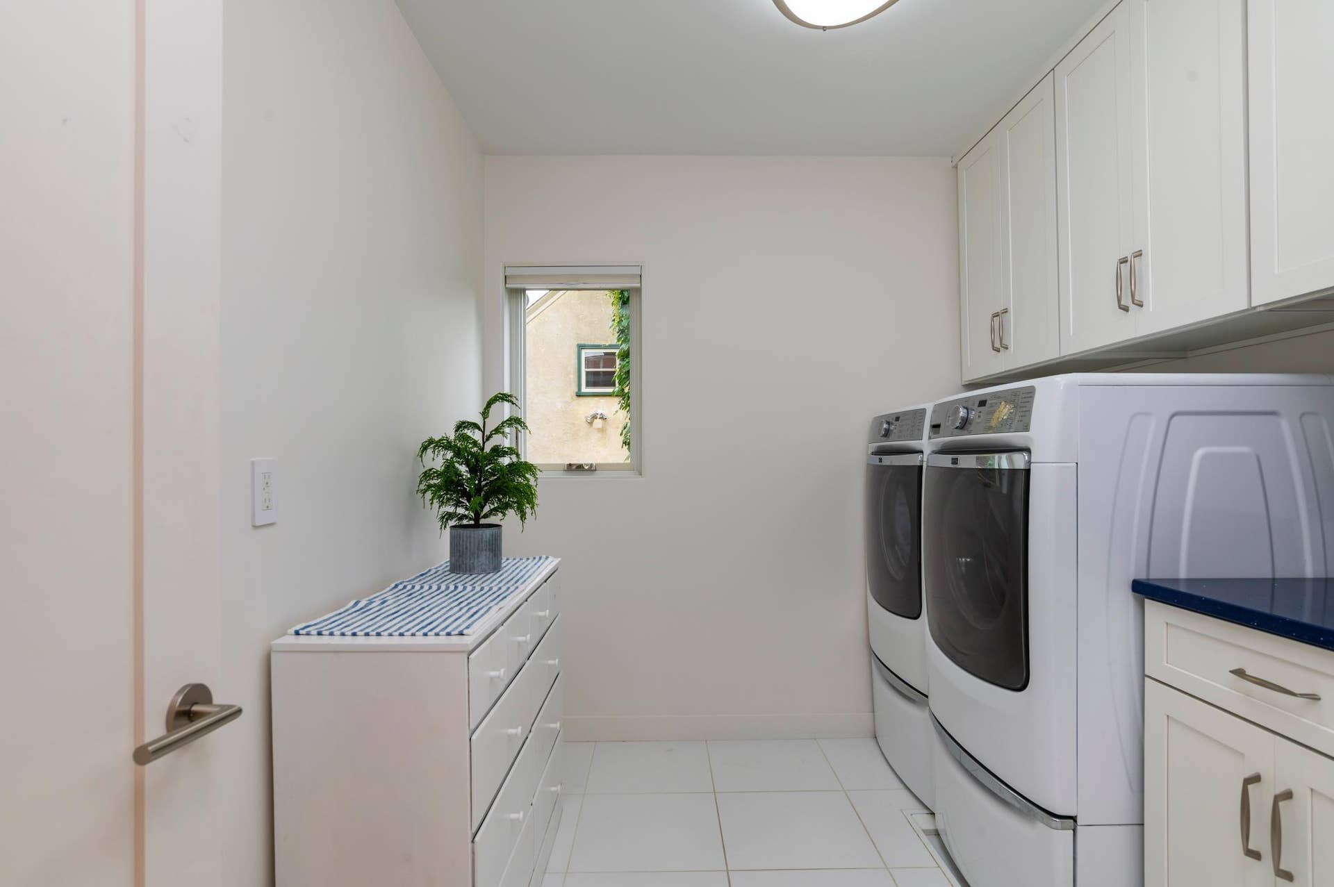 674 Montcalm Place, 94, Saint Paul, MN 55116 Never carry clothes downstairs again with a second floor laundry room.
