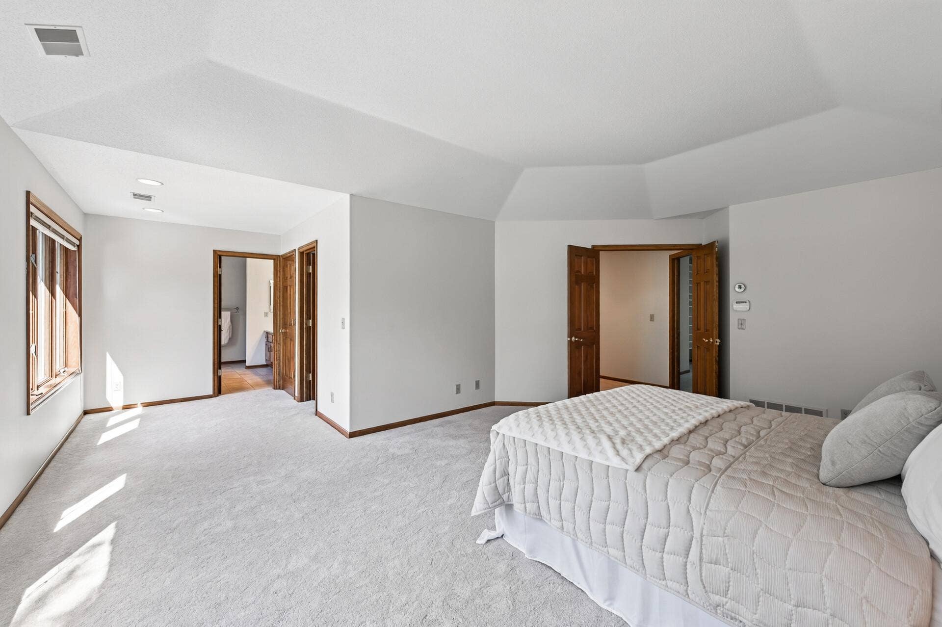3034 Edgewater Drive, Woodbury, MN 55125 primary suite with sitting area and walk in closet