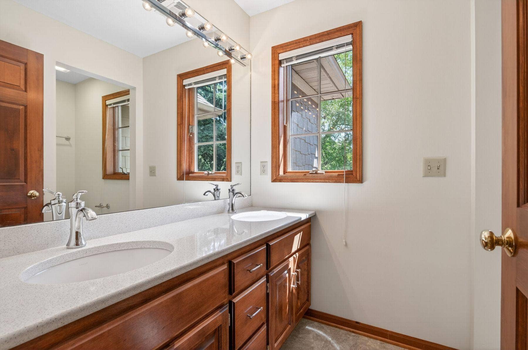 3034 Edgewater Drive, Woodbury, MN 55125 3/4 upstairs bathroom