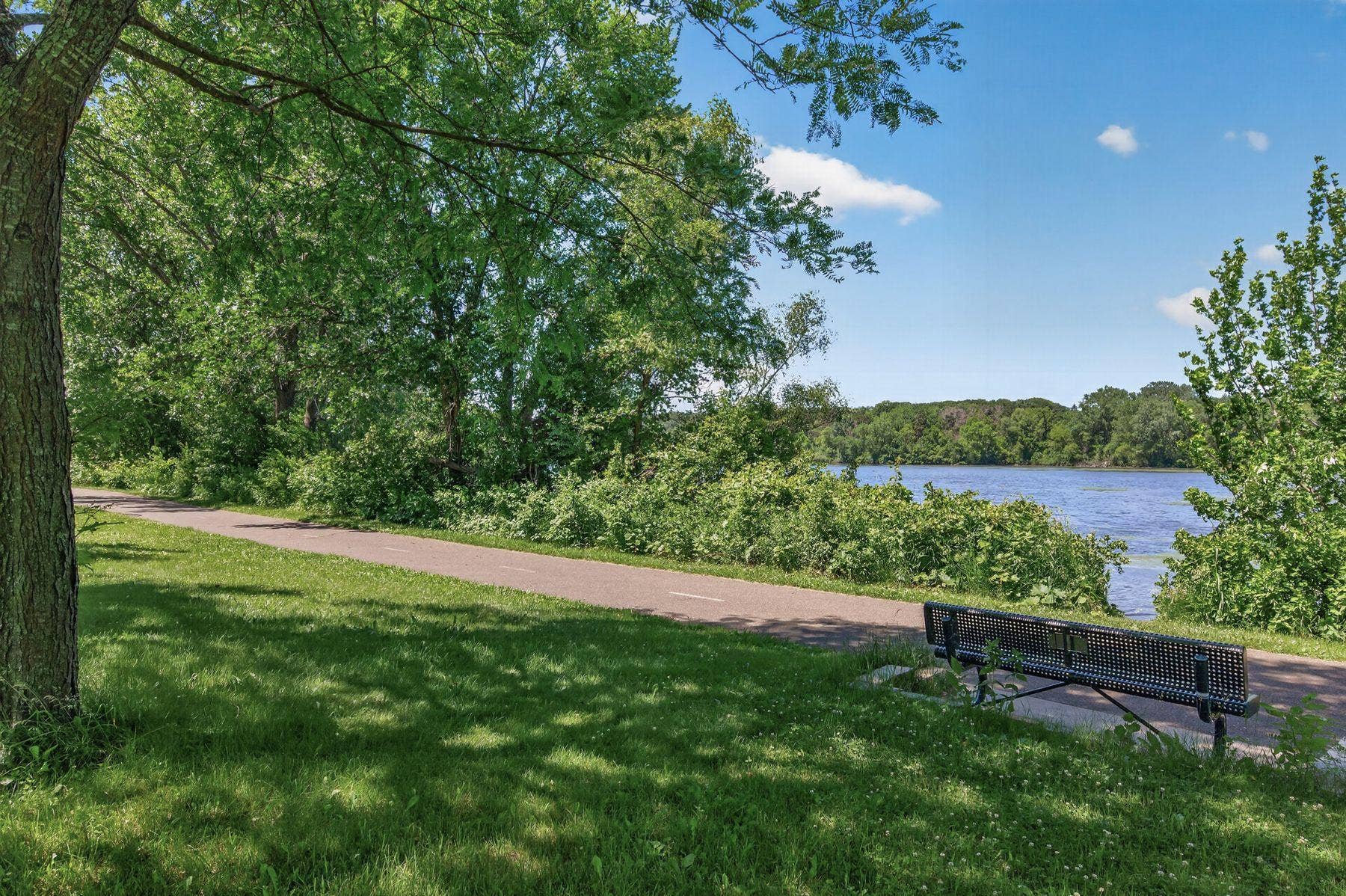 3034 Edgewater Drive, Woodbury, MN 55125 2.5 mile around the Colby lake walking path out your back door