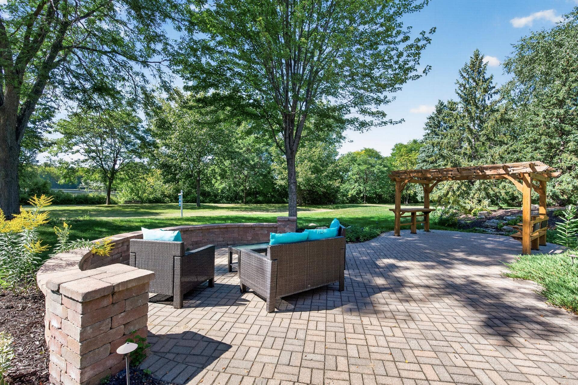3034 Edgewater Drive, Woodbury, MN 55125 1/2 acre lot on Colby Lake