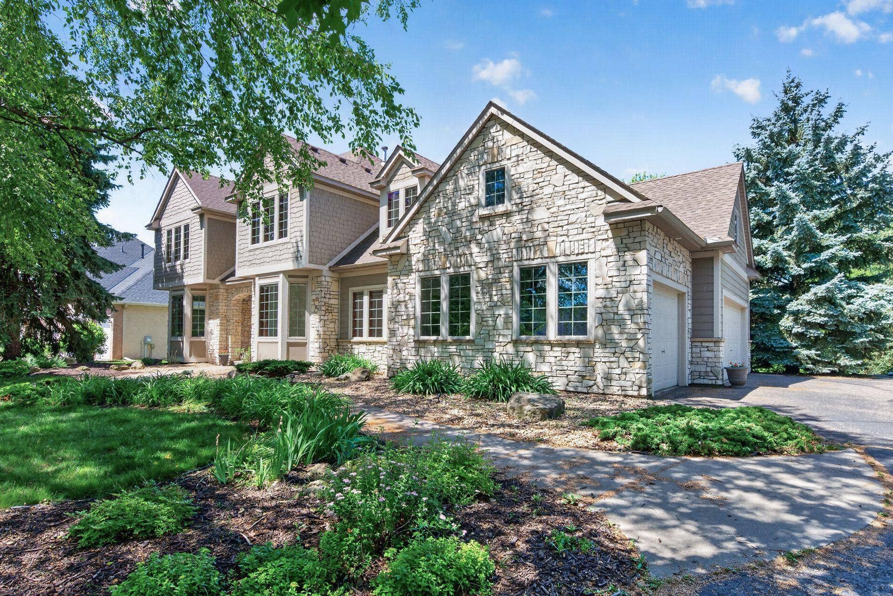 3034 Edgewater Drive, Woodbury, MN 55125 You have arrived