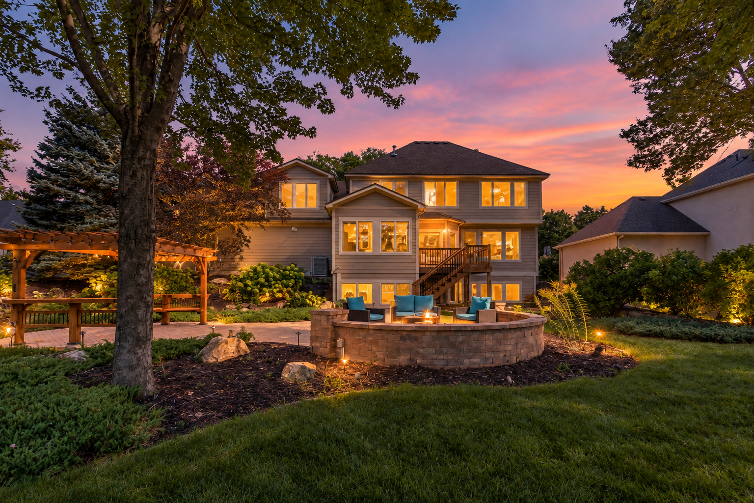 3034 Edgewater Drive, Woodbury, MN 55125 rear edgewater twilight.png