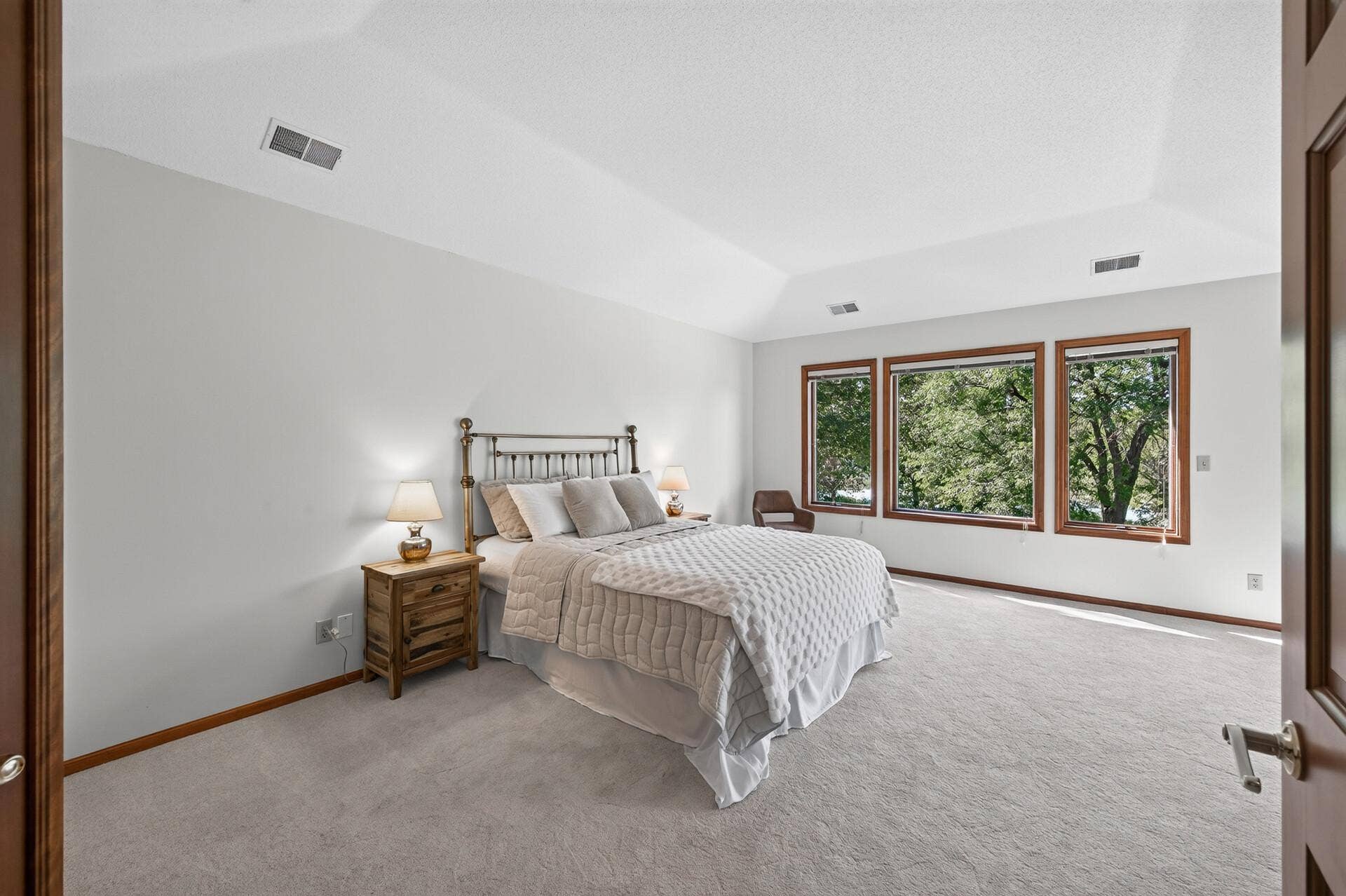 3034 Edgewater Drive, Woodbury, MN 55125 primary suite overlooking the lake