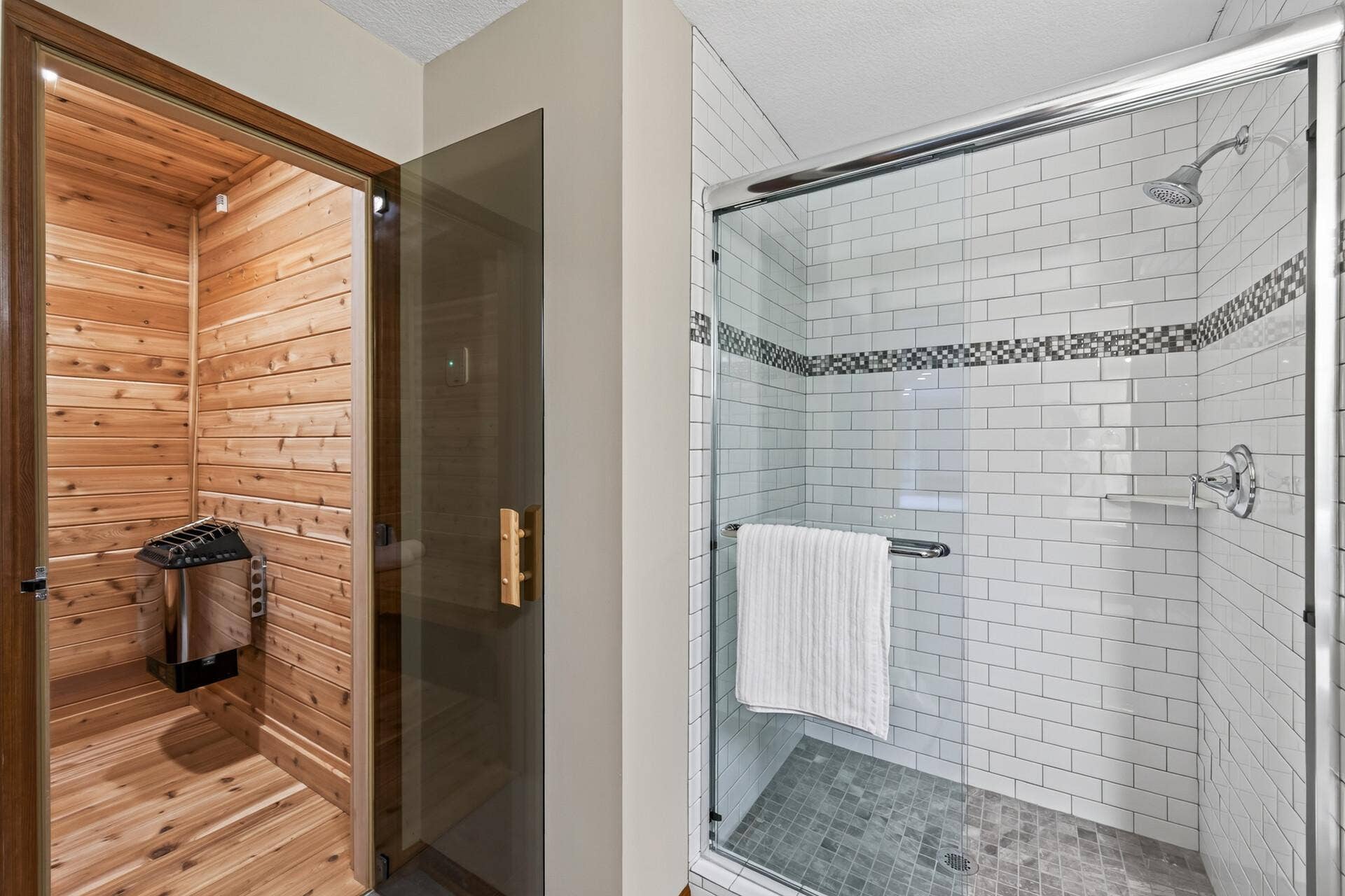 3034 Edgewater Drive, Woodbury, MN 55125 Amazing sauna!