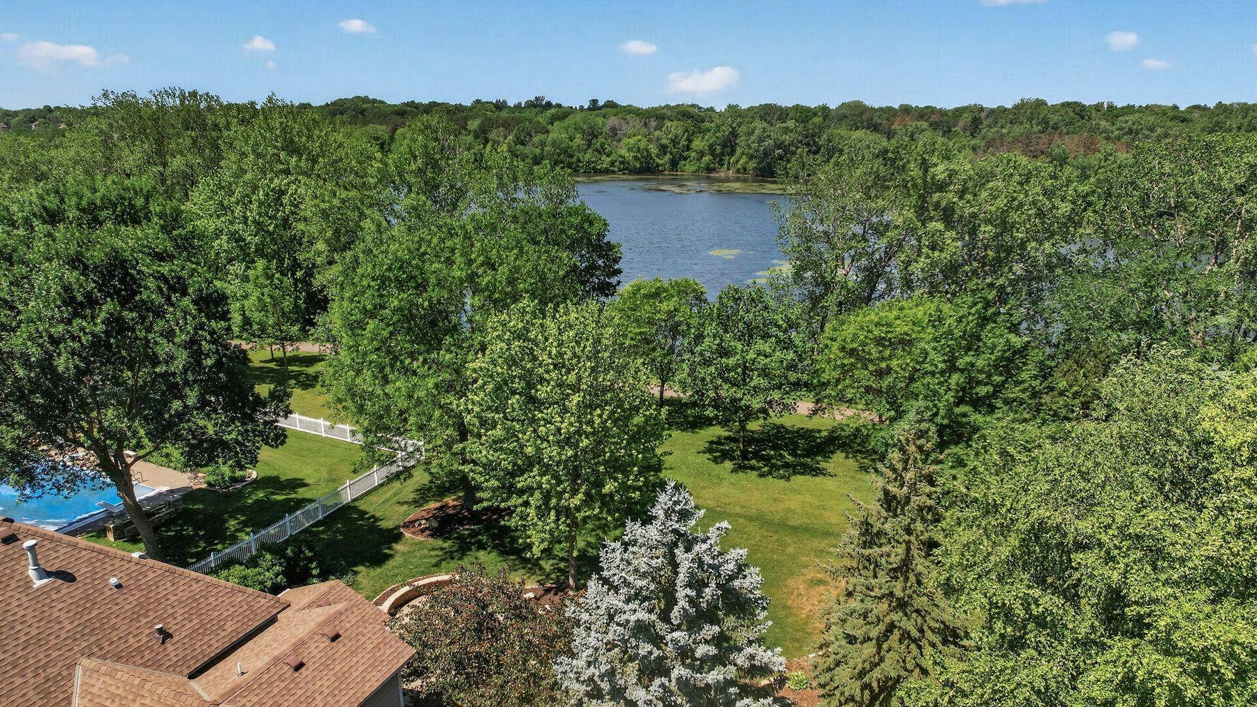 3034 Edgewater Drive, Woodbury, MN 55125 2.5 mile walking biking or running path around Colby Lake