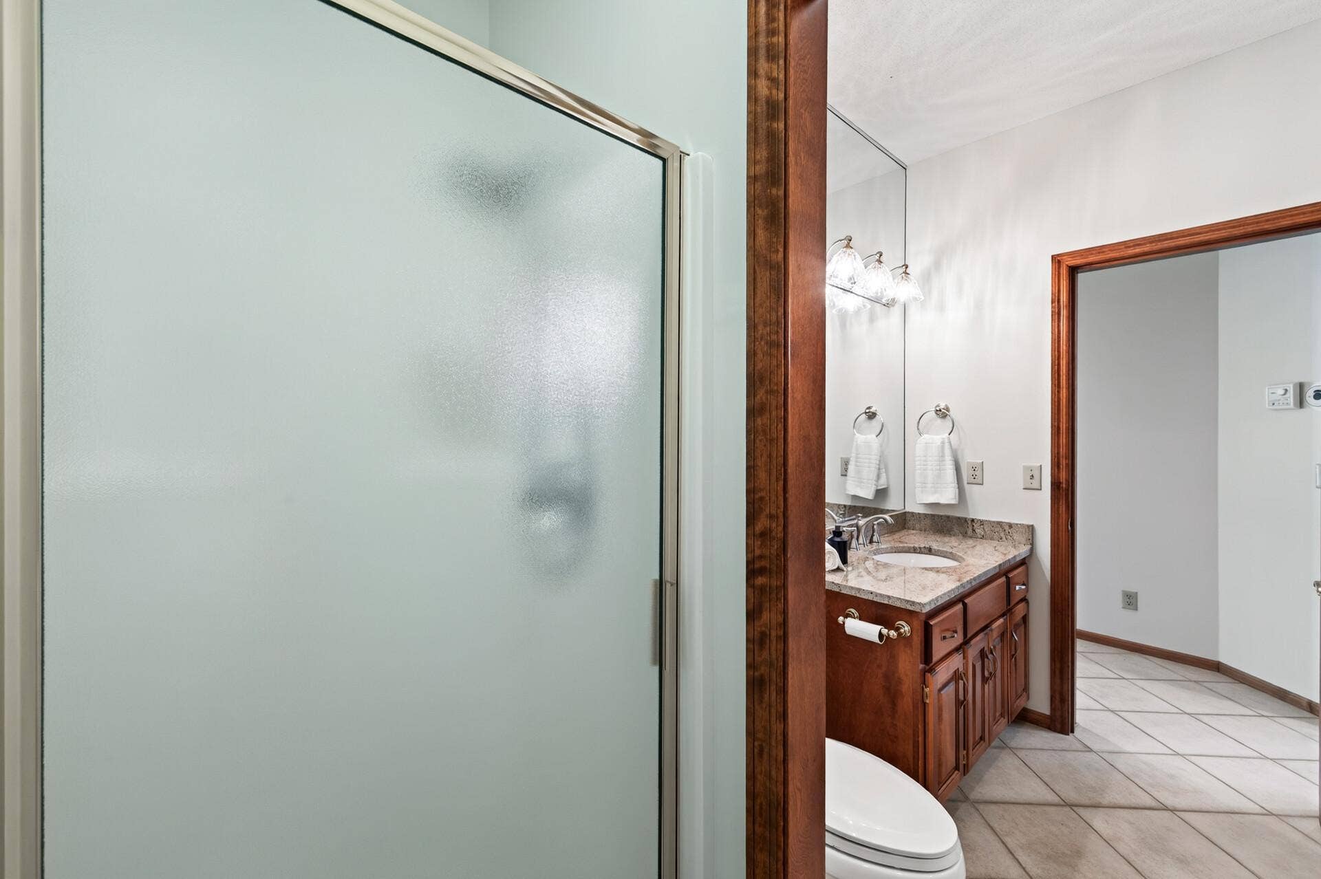 3034 Edgewater Drive, Woodbury, MN 55125 3/4 bathroom on main floor next to bedroom / office