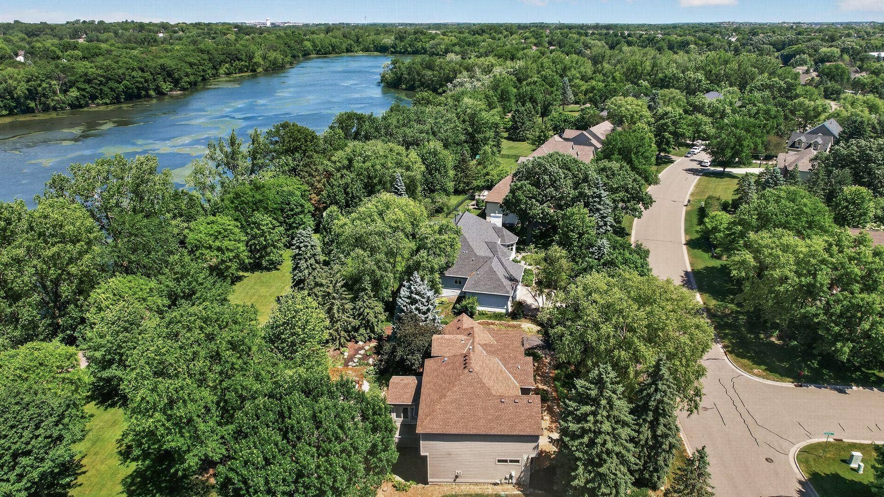 3034 Edgewater Drive, Woodbury, MN 55125 3034 Edgewater Drive, Woodbury, MN 55125