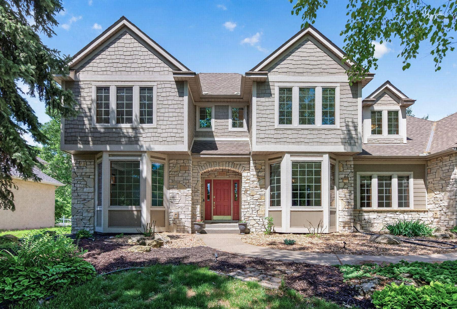 3034 Edgewater Drive, Woodbury, MN 55125 Stately Wedgewood Shores, Colby Lake home