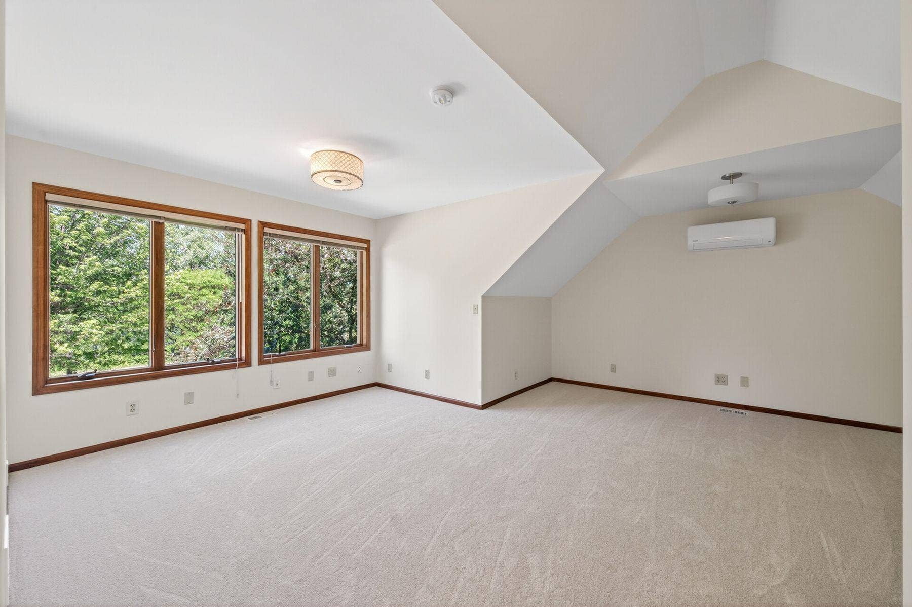 3034 Edgewater Drive, Woodbury, MN 55125 2nd primary suite facing the lake with 3/4 ensuite