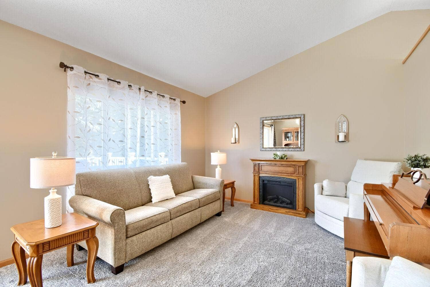 224 Pendryn Hill Bay, Woodbury, MN 55125 New carpet