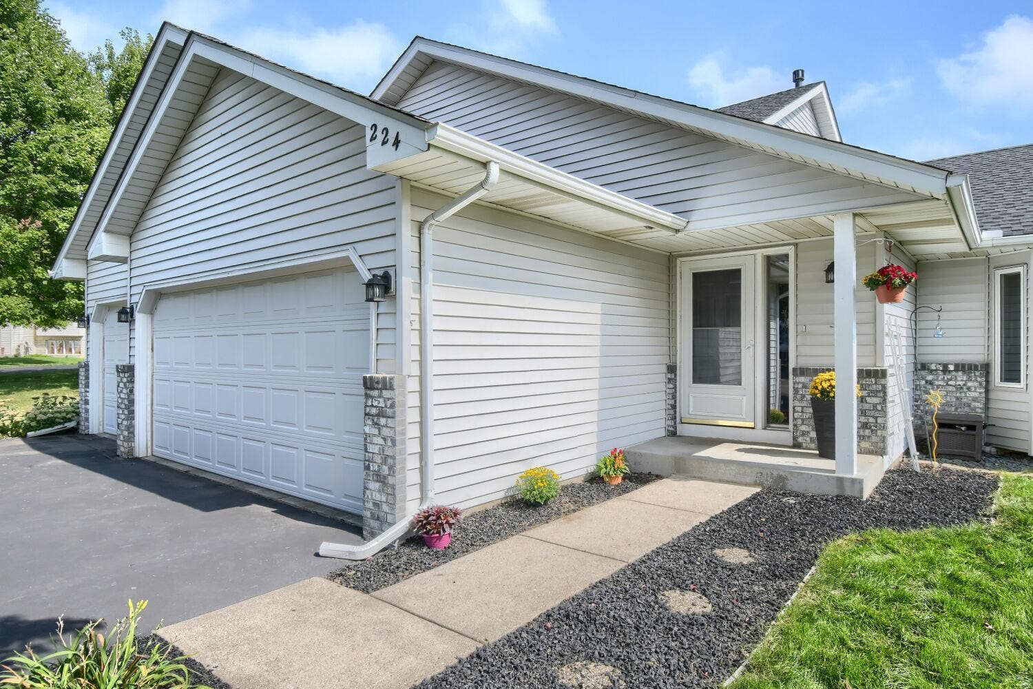 224 Pendryn Hill Bay, Woodbury, MN 55125 224 Pendryn Hill Bay, Woodbury, MN 55125