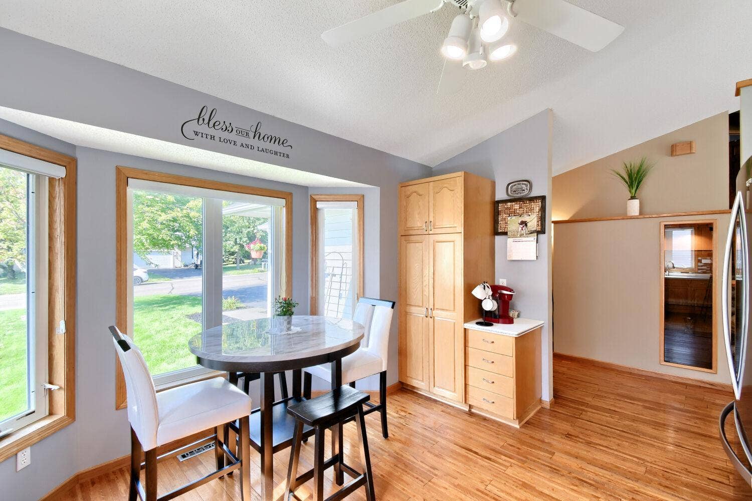 224 Pendryn Hill Bay, Woodbury, MN 55125 Lots of cabinetry