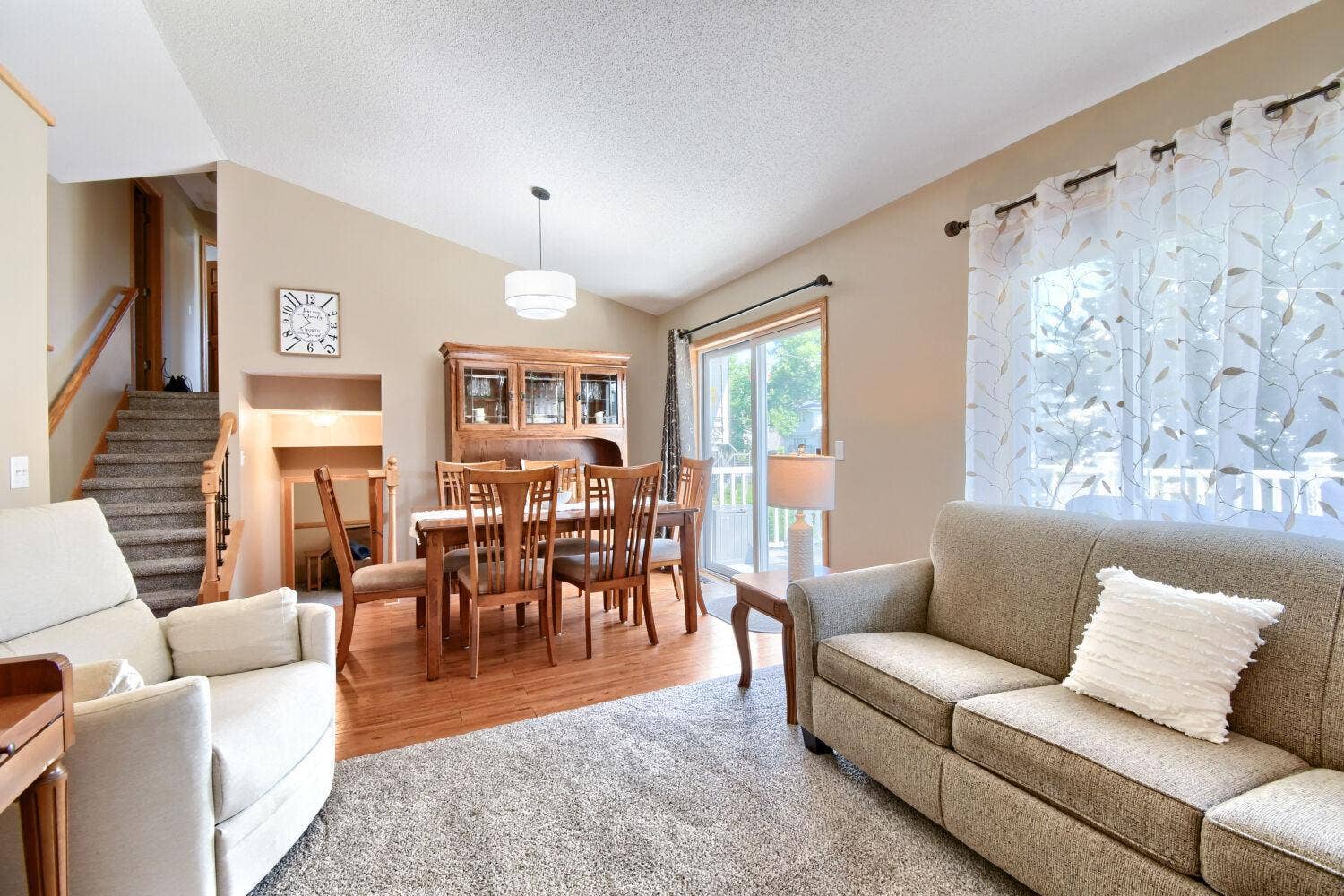 224 Pendryn Hill Bay, Woodbury, MN 55125 Access to oversized deck and lower patio