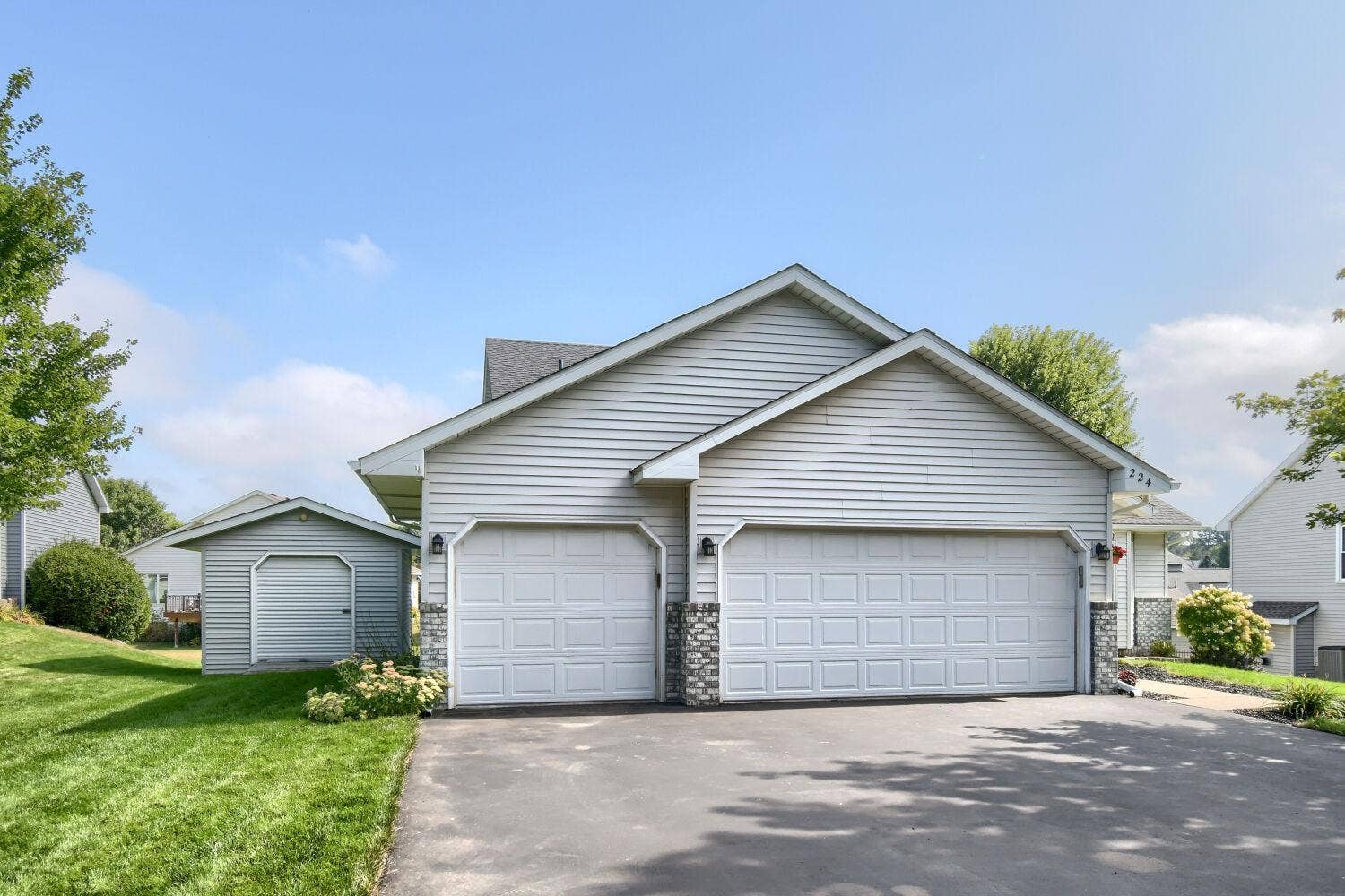 224 Pendryn Hill Bay, Woodbury, MN 55125 3 car garage PLUS a storage shed!