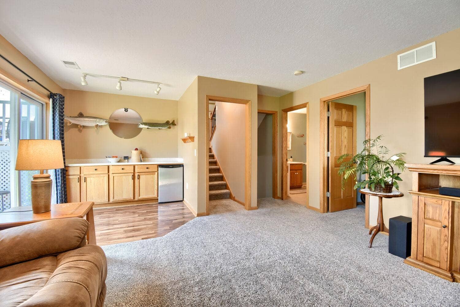 224 Pendryn Hill Bay, Woodbury, MN 55125 Dry bar with fridge in family room