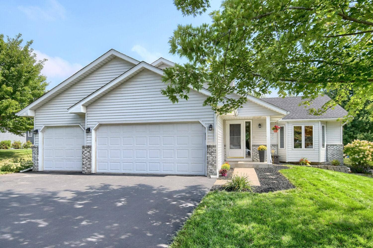 224 Pendryn Hill Bay, Woodbury, MN 55125 224 Pendryn Hill Bay