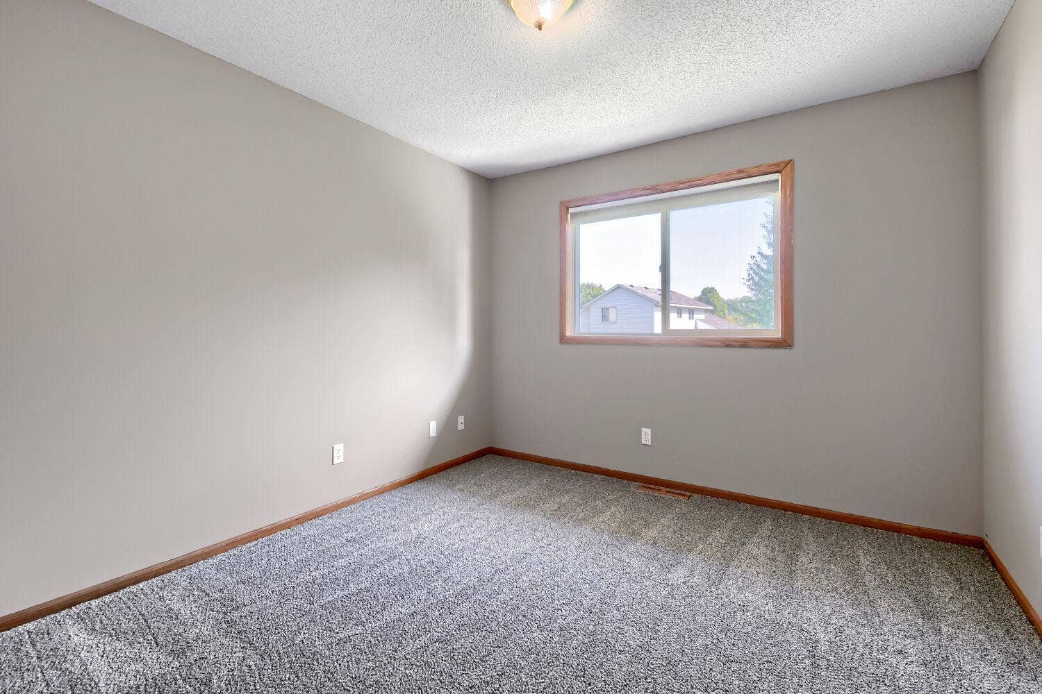 224 Pendryn Hill Bay, Woodbury, MN 55125 2 of 3 upper level bedrooms