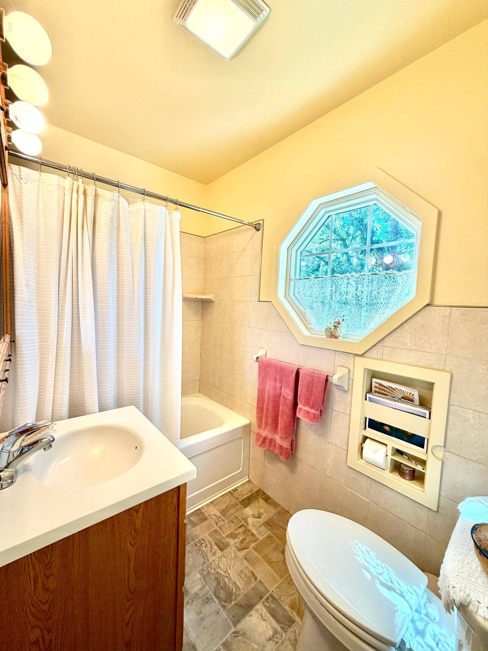 2001 S Lake Irving Drive SW, Bemidji, MN 56601 Main floor full bath 3.jpg