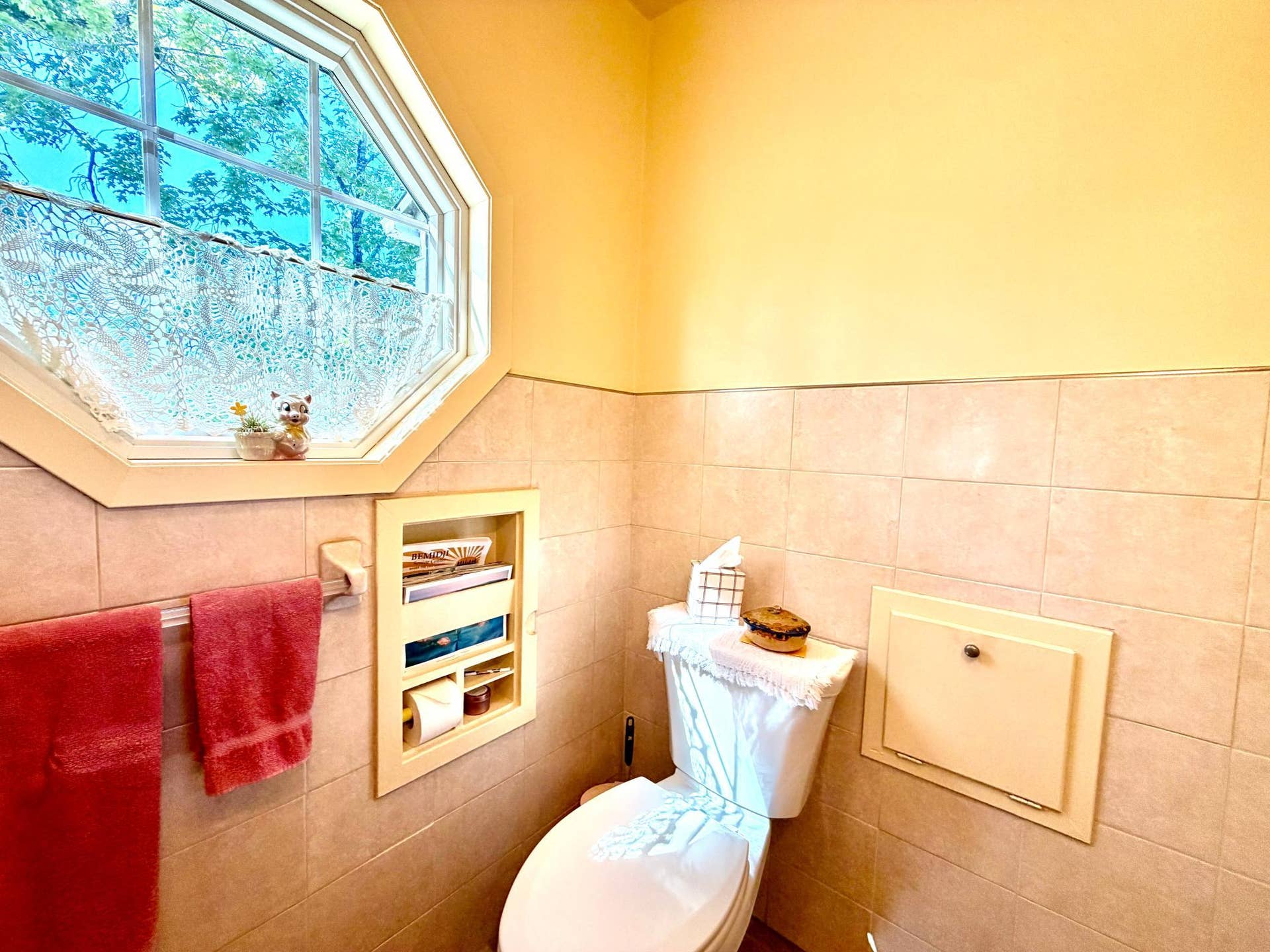 2001 S Lake Irving Drive SW, Bemidji, MN 56601 Main floor full bath 2.jpg