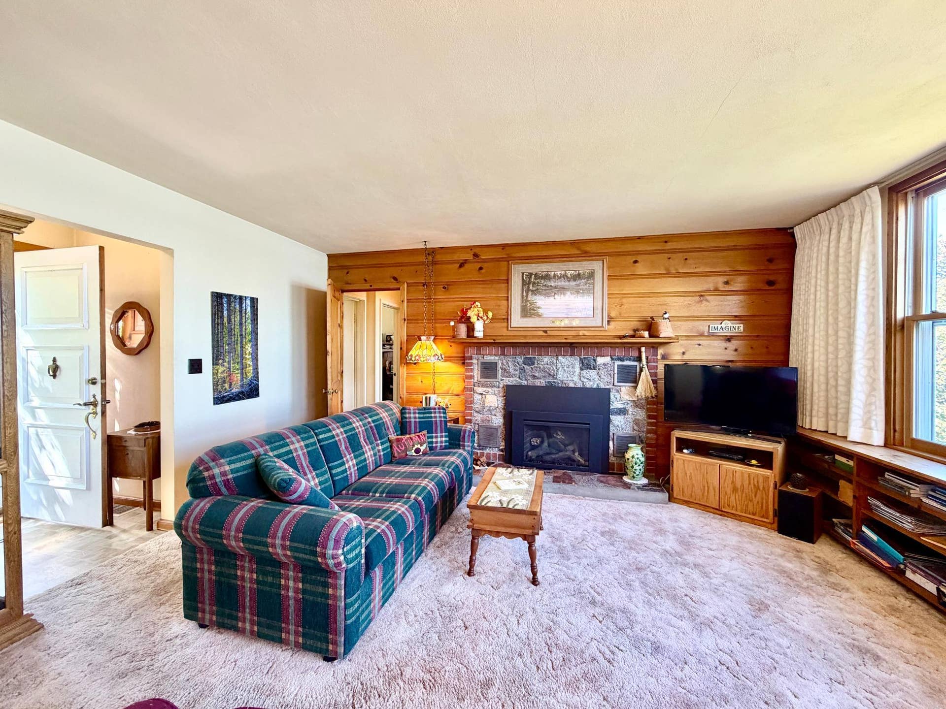 2001 S Lake Irving Drive SW, Bemidji, MN 56601 Living room 4.jpg