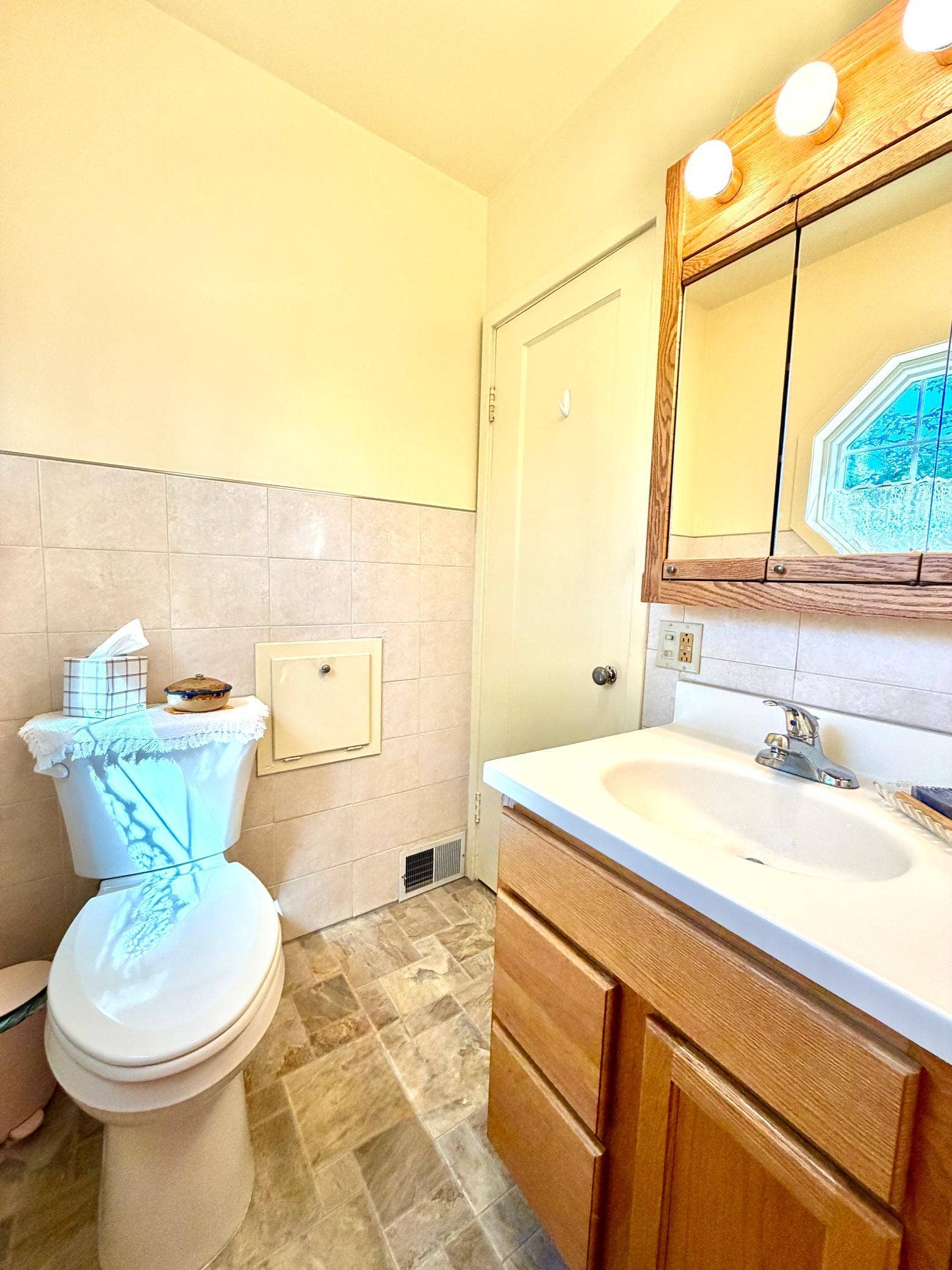 2001 S Lake Irving Drive SW, Bemidji, MN 56601 Main floor full bath.jpg