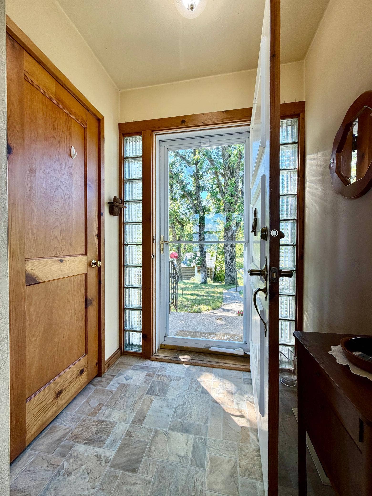 2001 S Lake Irving Drive SW, Bemidji, MN 56601 Front door Foyer.jpg