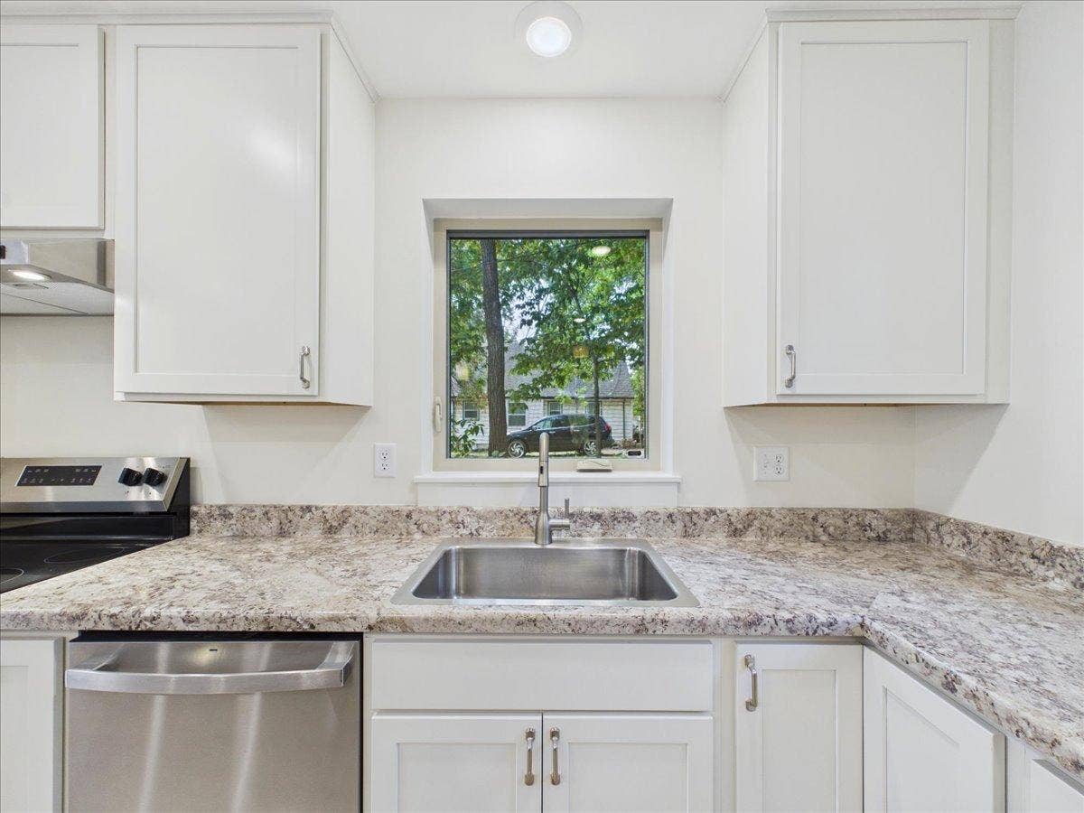 2911 N 4th Street, 31, Minneapolis, MN 55411 15-Kitchen - Lower Level.jpg