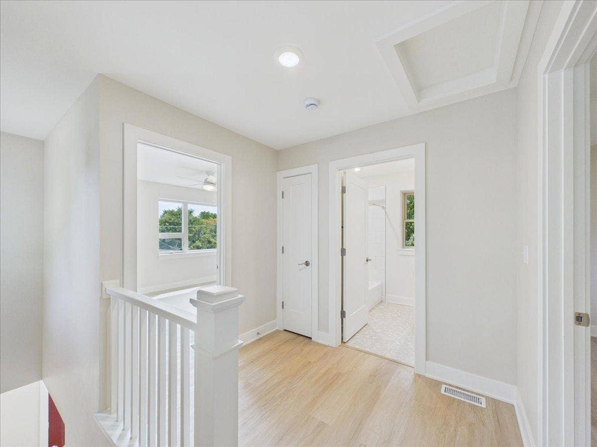2911 N 4th Street, 31, Minneapolis, MN 55411 24-Landing.jpg