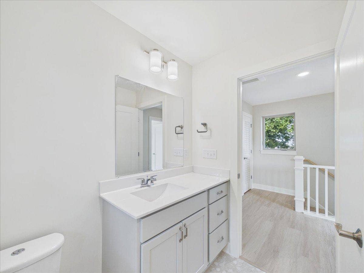 2911 N 4th Street, 31, Minneapolis, MN 55411 28-Bathroom 2 - Upper Level.jpg