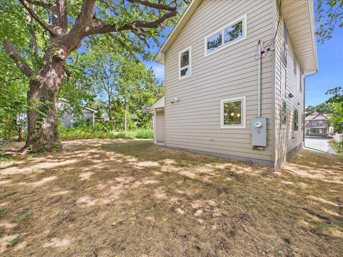 2911 N 4th Street, 31, Minneapolis, MN 55411 07-Back of Home.jpg