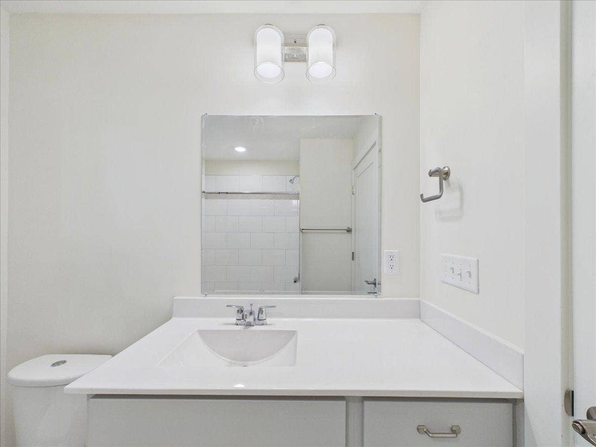 2911 N 4th Street, 31, Minneapolis, MN 55411 29-Bathroom 2 - Upper Level.jpg