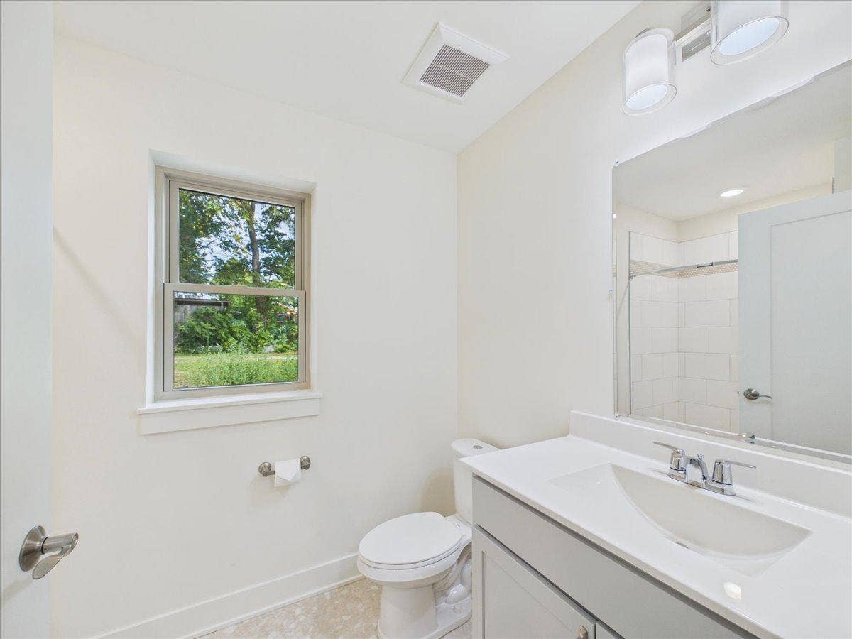 2911 N 4th Street, 31, Minneapolis, MN 55411 22-Bathroom 1- Lower Level.jpg