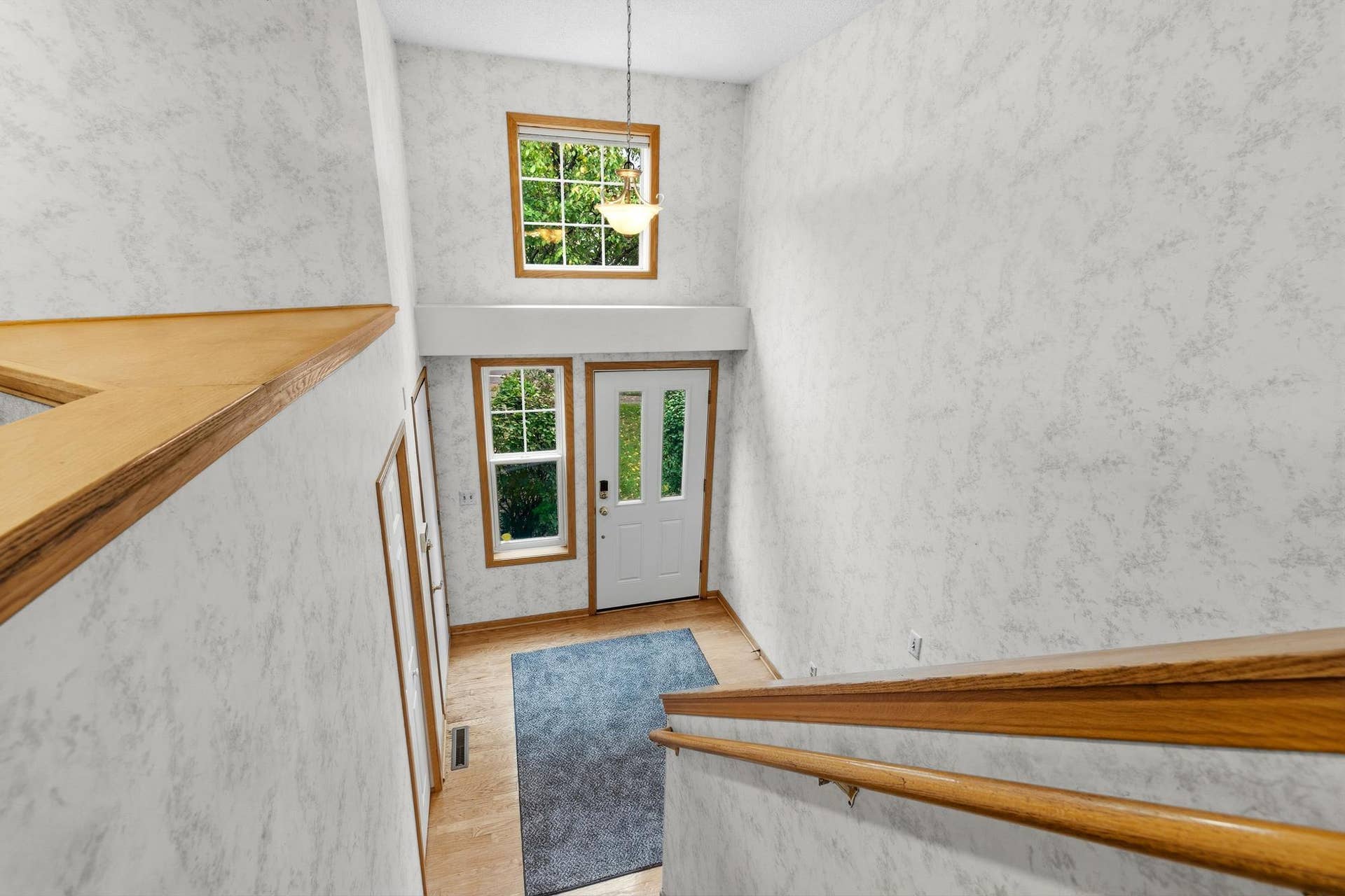 3848 Linden Avenue, White Bear Lake, MN 55110 Foyer with plenty of room to remove shoes and coats.