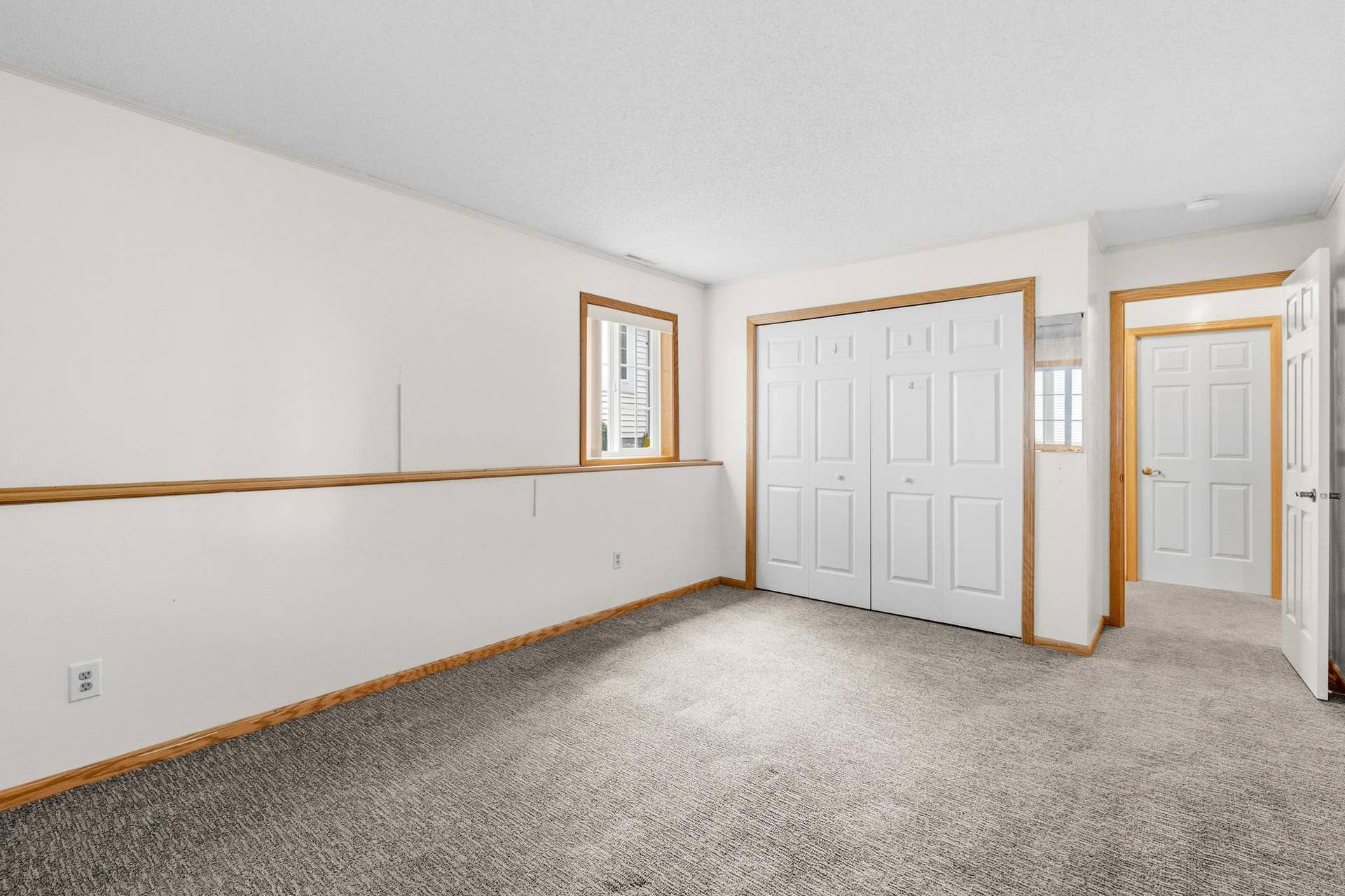 3848 Linden Avenue, White Bear Lake, MN 55110 11x17 lower level bedroom. Spacious!