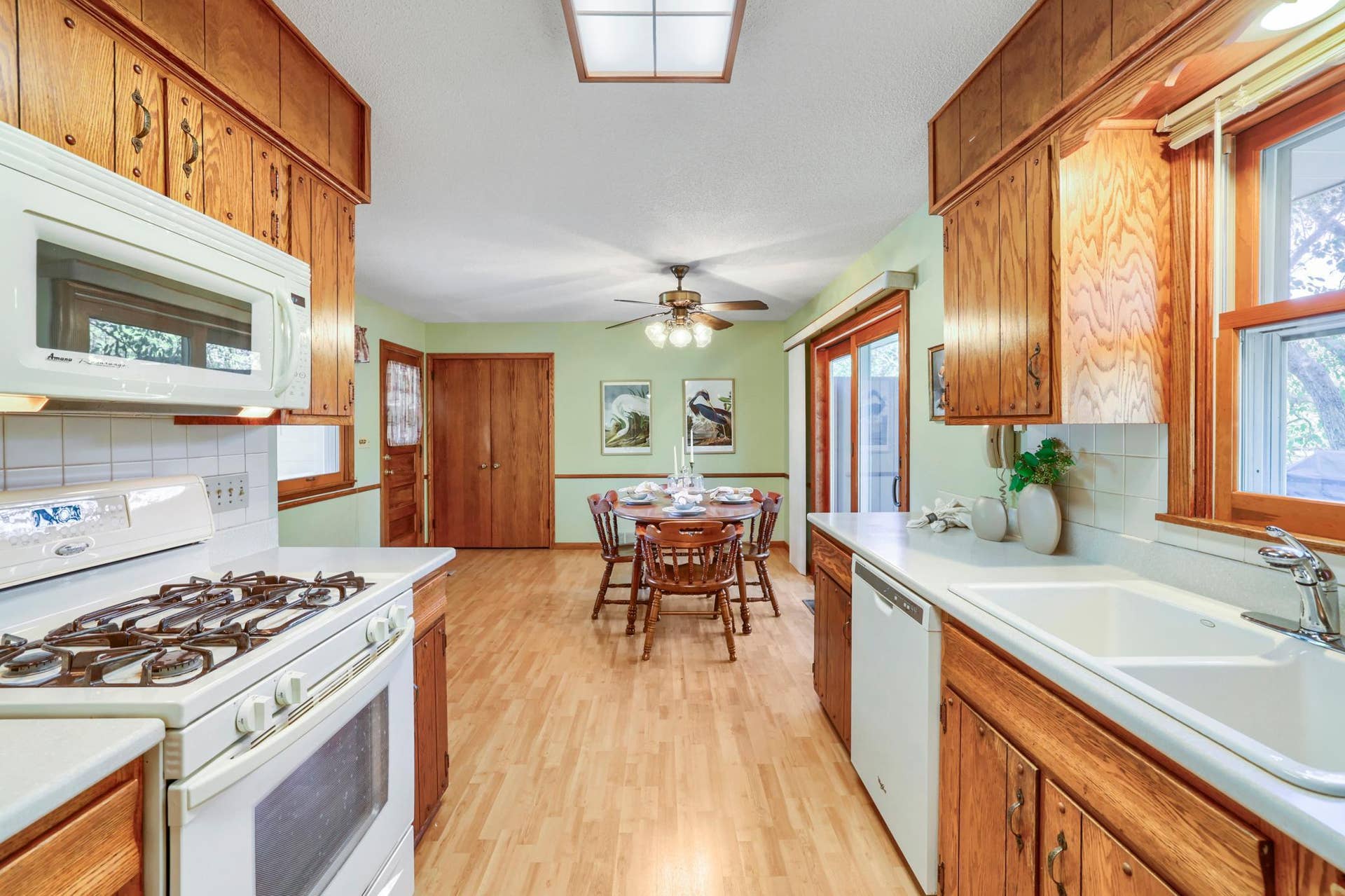 8901 Fremont Avenue S, Bloomington, MN 55420 This kitchen has a wonderful eat-in layout. The current owners did an addition to the kitchen to add a large informal dining area, making it easy to cook, serve meals, and stay connected with family or guests with an exit to the back deck.