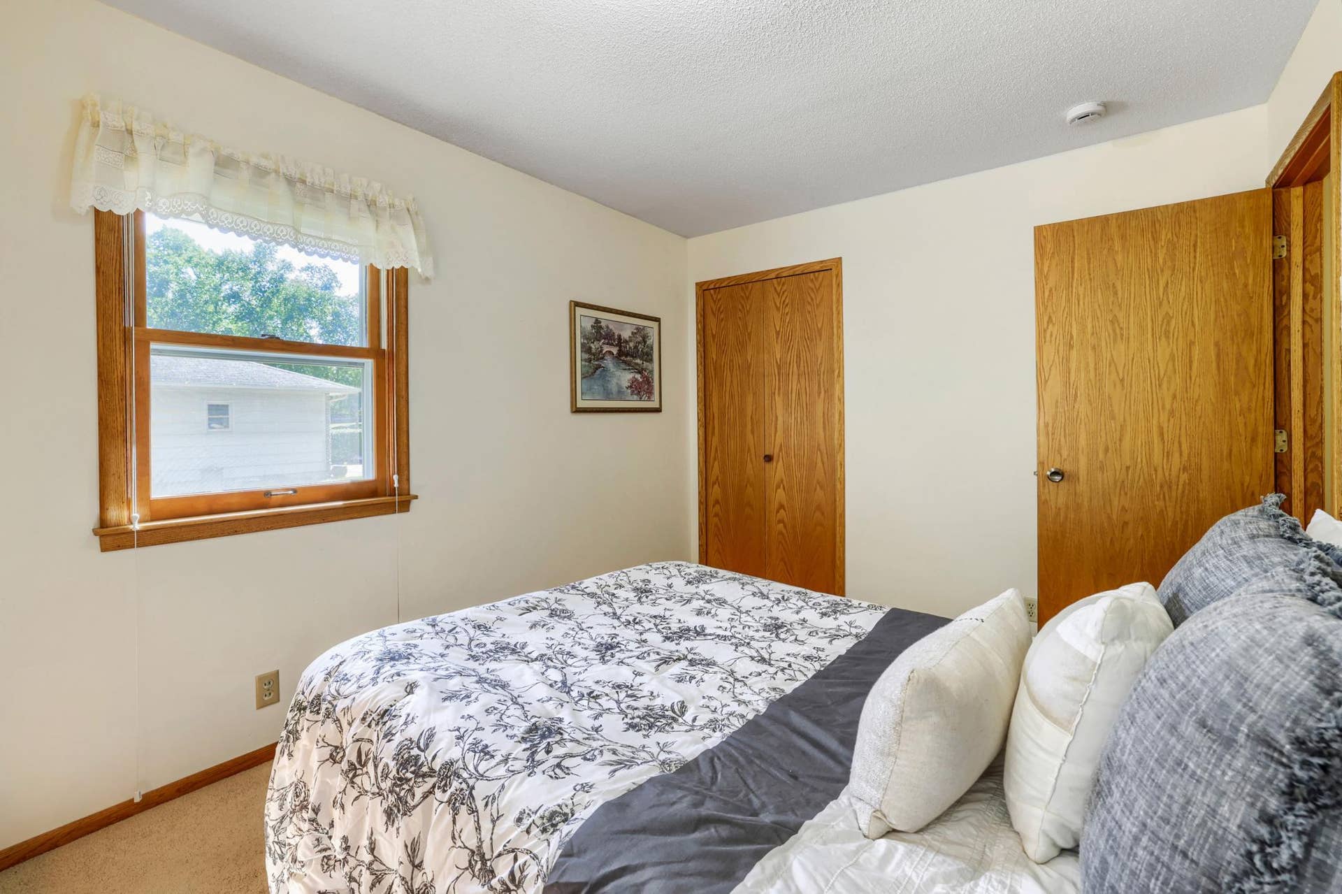 8901 Fremont Avenue S, Bloomington, MN 55420 13891940_11-510-17_photo_print__q100_w3600.jpg