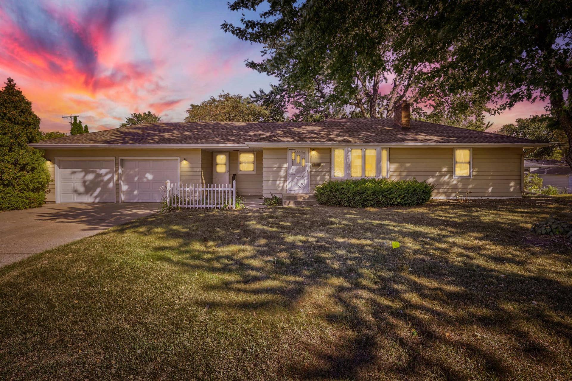 8901 Fremont Avenue S, Bloomington, MN 55420 WELCOME HOME! Can you see yourself calling this one home? This classic Bloomington rambler has so much to offer, including a maintenance-free exterior! This is a home ready for its next chapterand maybe that chapter is yours.