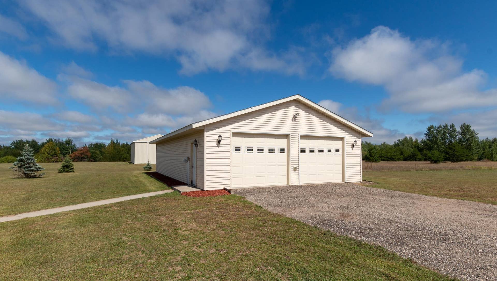 30-Kestrel-Detached-Garage-Exterior-01.jpg