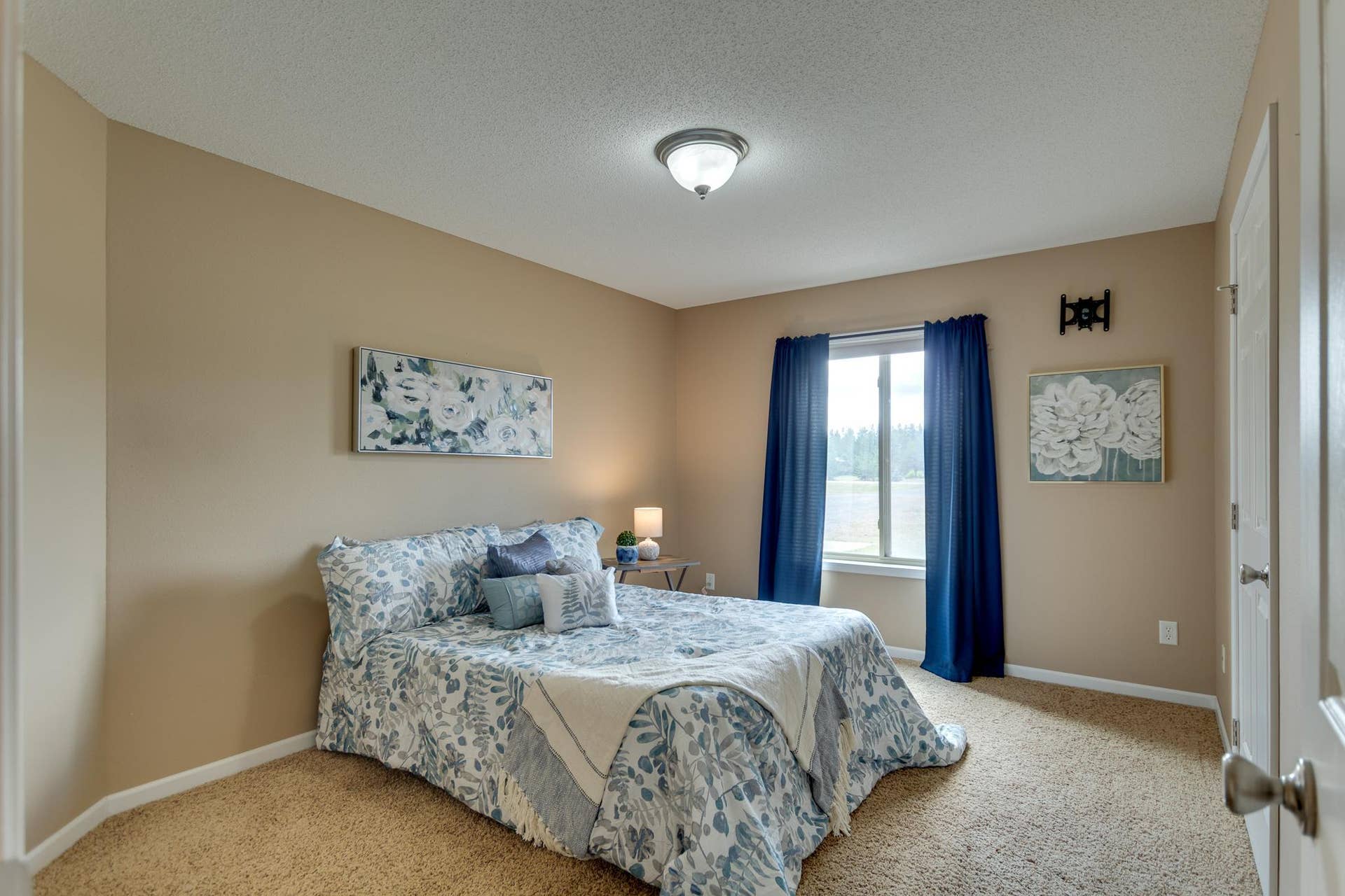 14-Kestrel-Bedroom-02.jpg