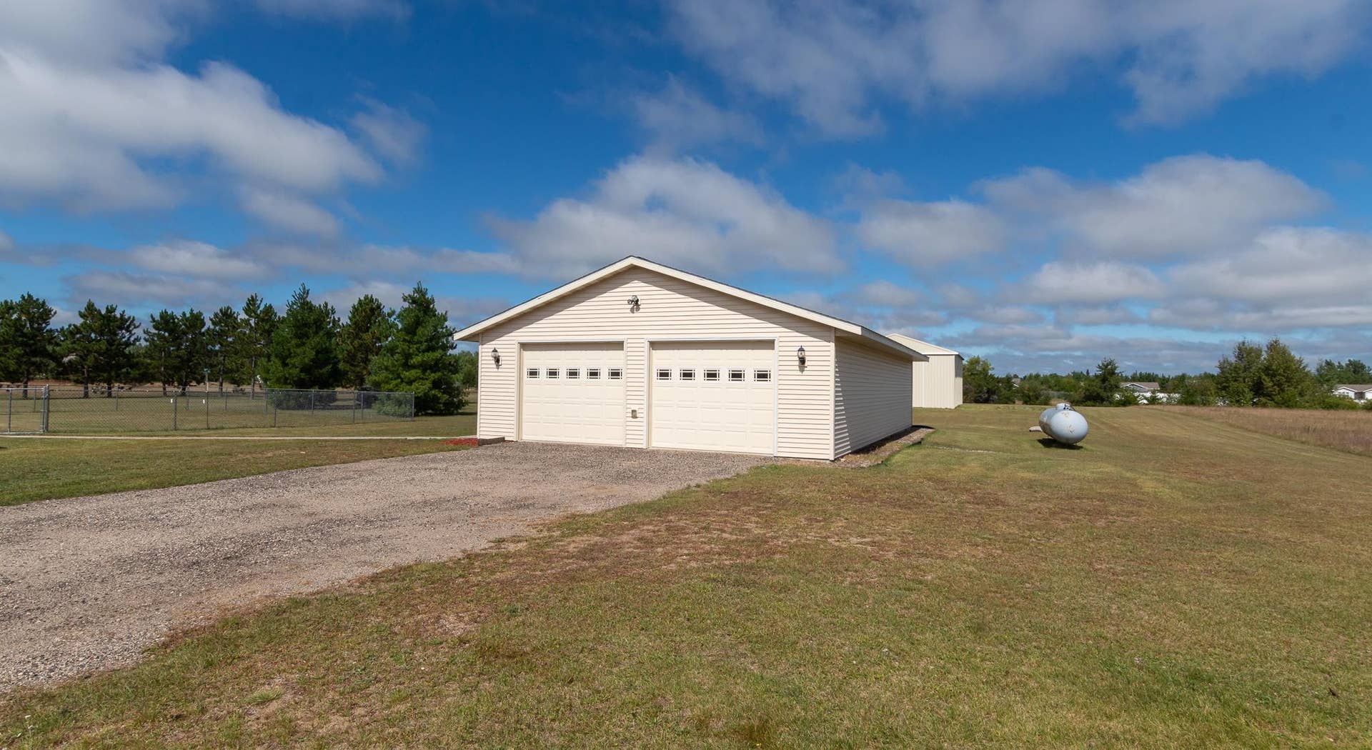 31-Kestrel-Detached-Garage-Exterior-02.jpg