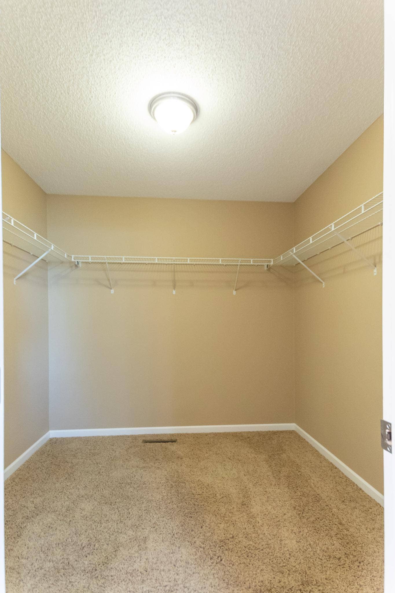18-Kestrel-Walk-In-Closet.jpg