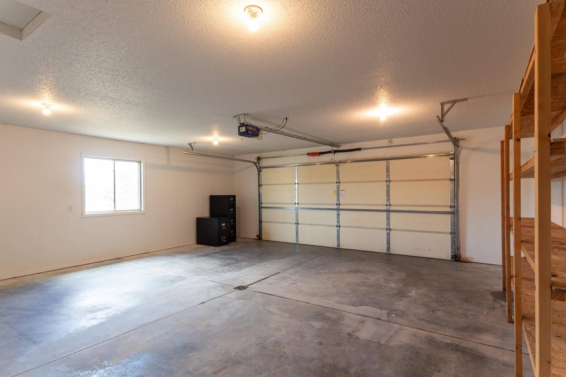 22-Kestrel-Attached-Garage-01.jpg