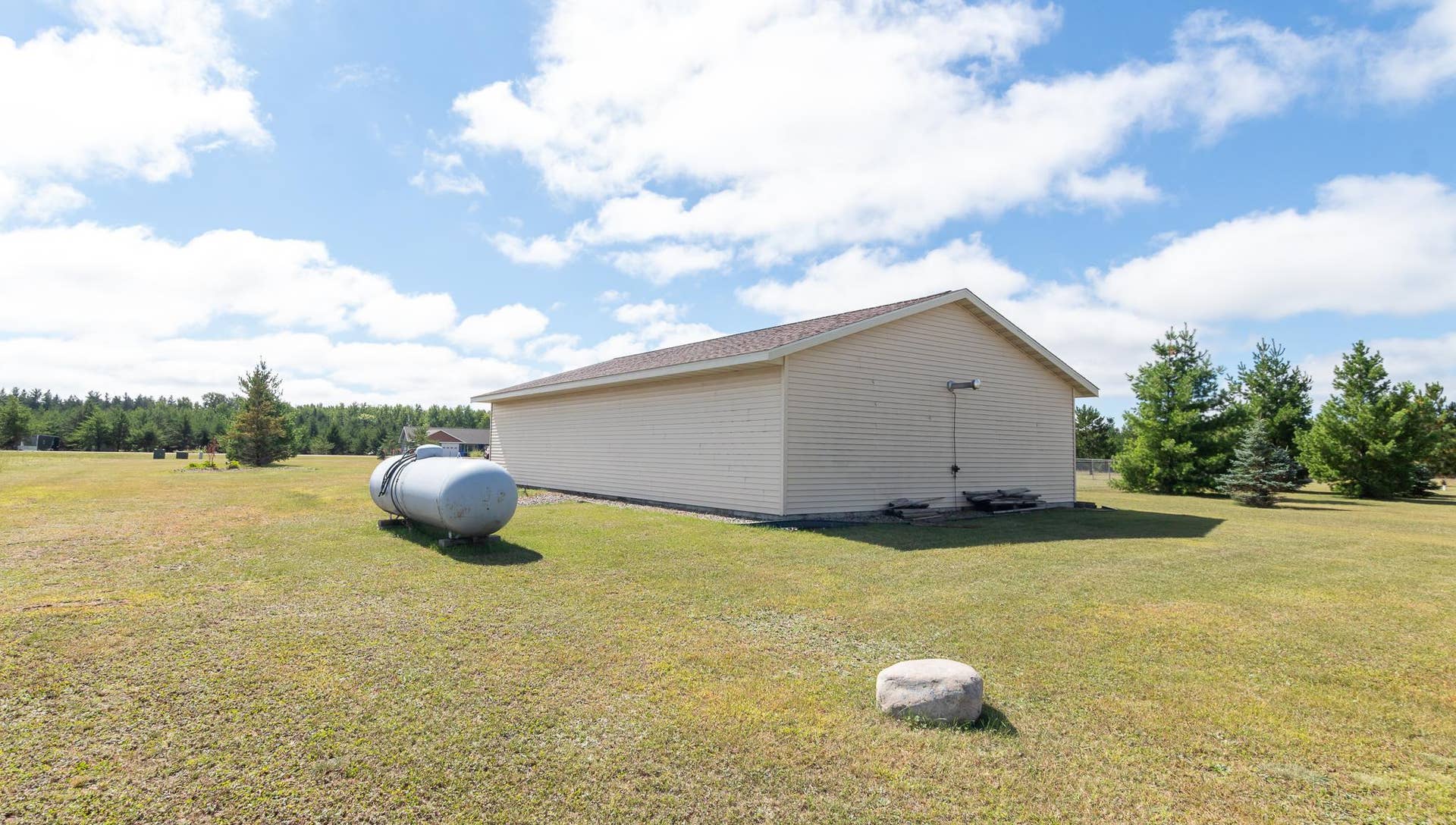 32-Kestrel-Detached-Garage-Rear.jpg