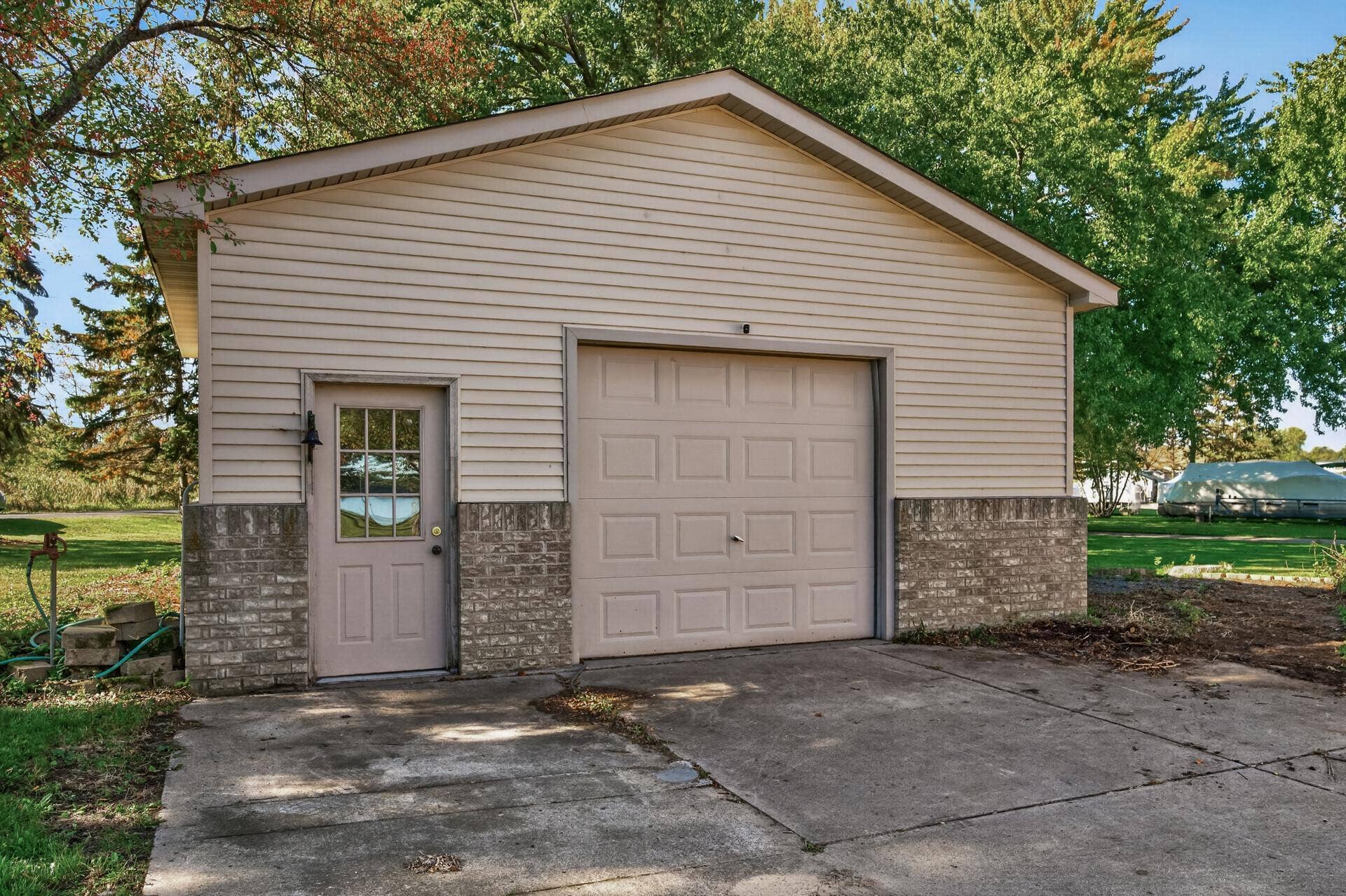 9196 Jewel Lane N, Forest Lake, MN 55025 24x24 Heated workshop