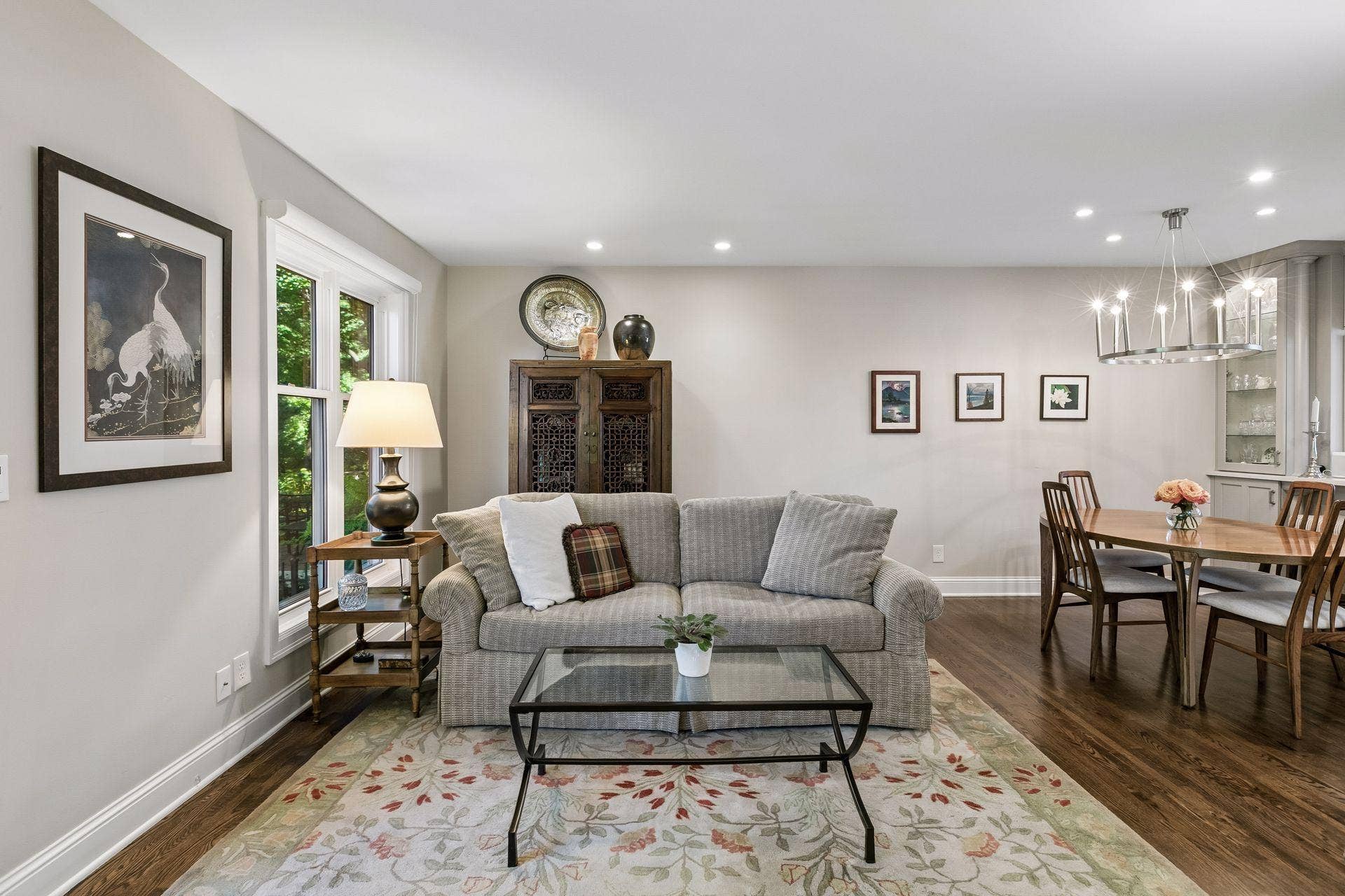 1952 Dupont Avenue S, 46, Minneapolis, MN 55403 Room size allows for different furniture configurations.