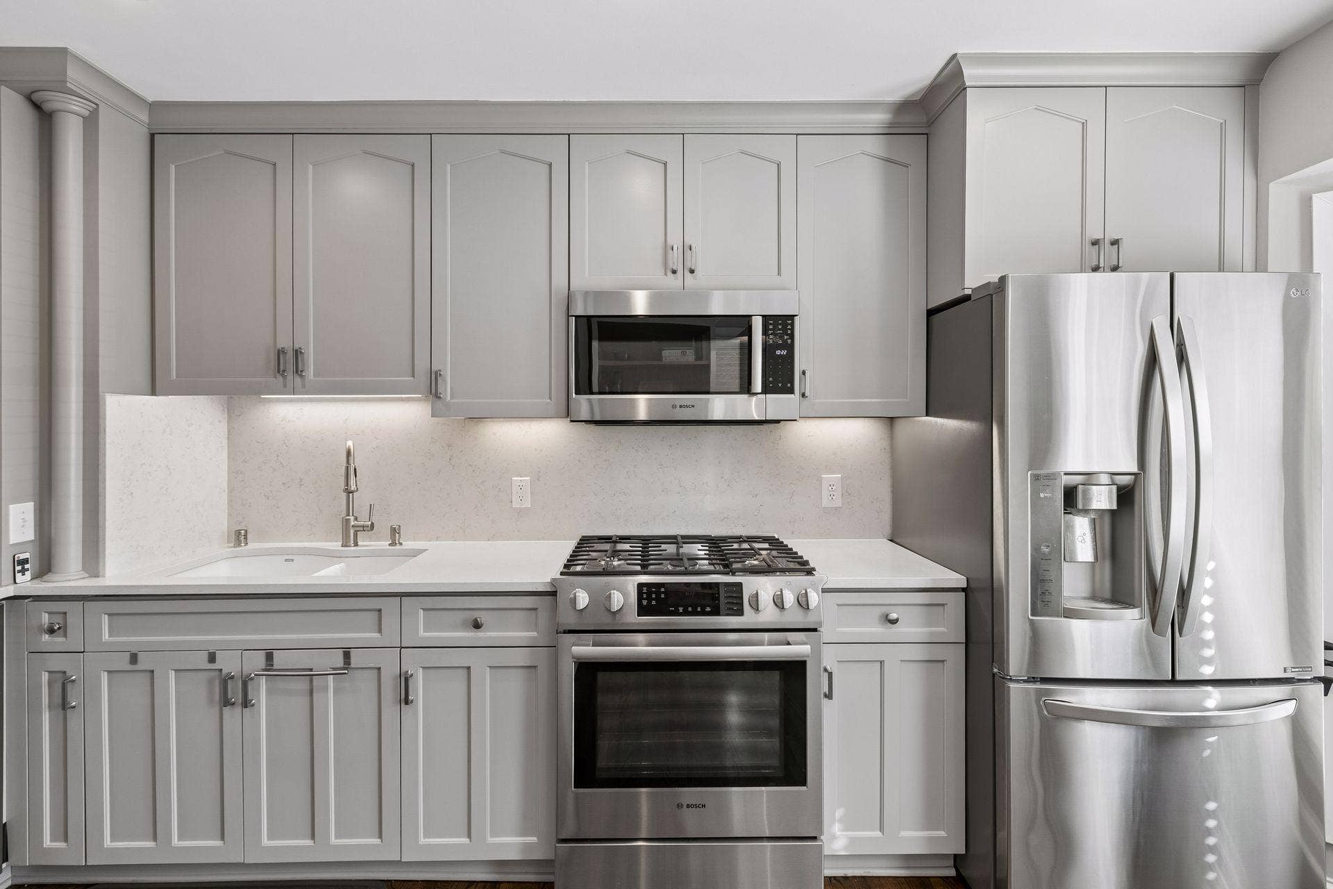 1952 Dupont Avenue S, 46, Minneapolis, MN 55403 Quartz countertop and backsplash, enameled cabinetry - architectural details and thoughtful layout