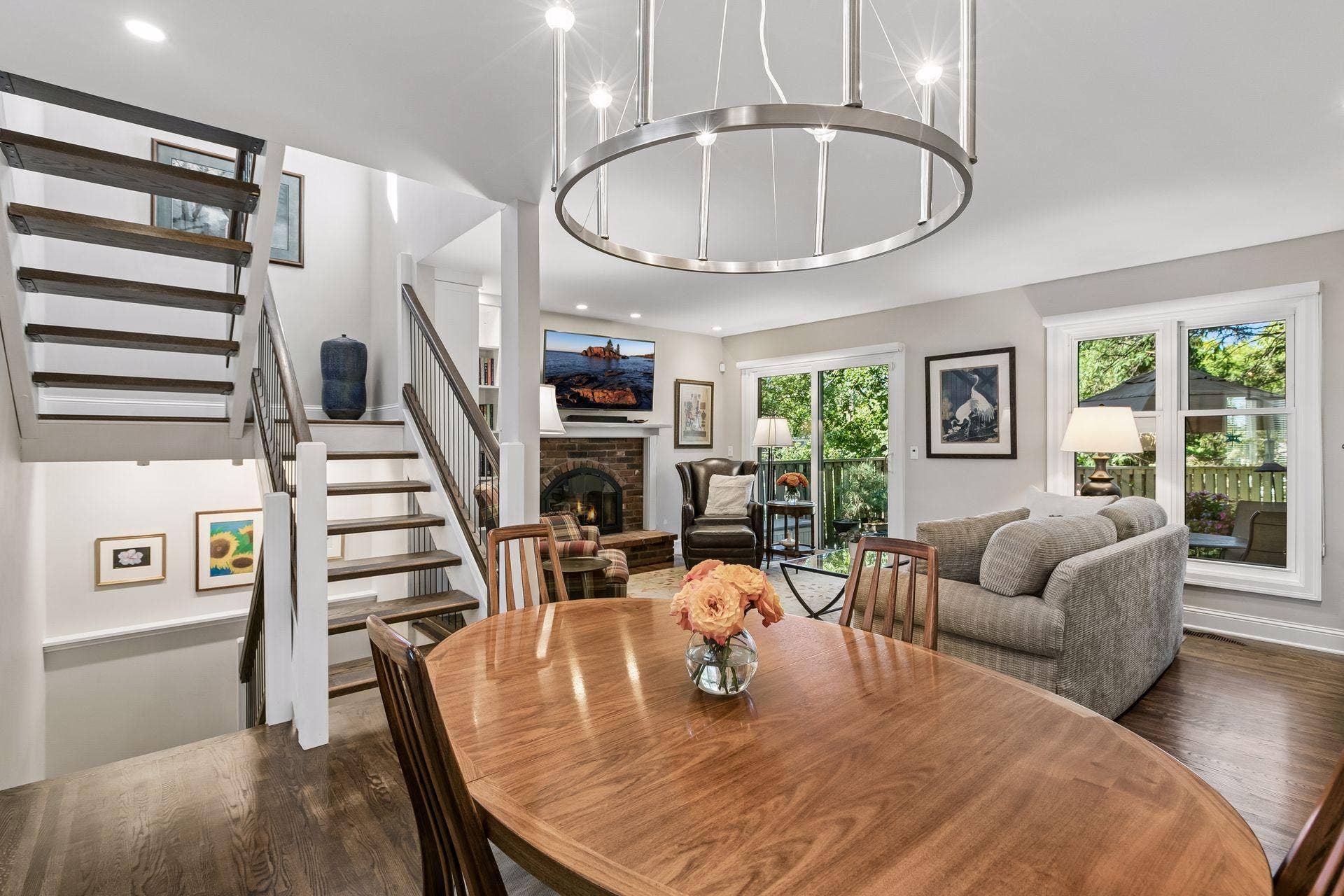 1952 Dupont Avenue S, 46, Minneapolis, MN 55403 Dining room space can accommodate a larger table