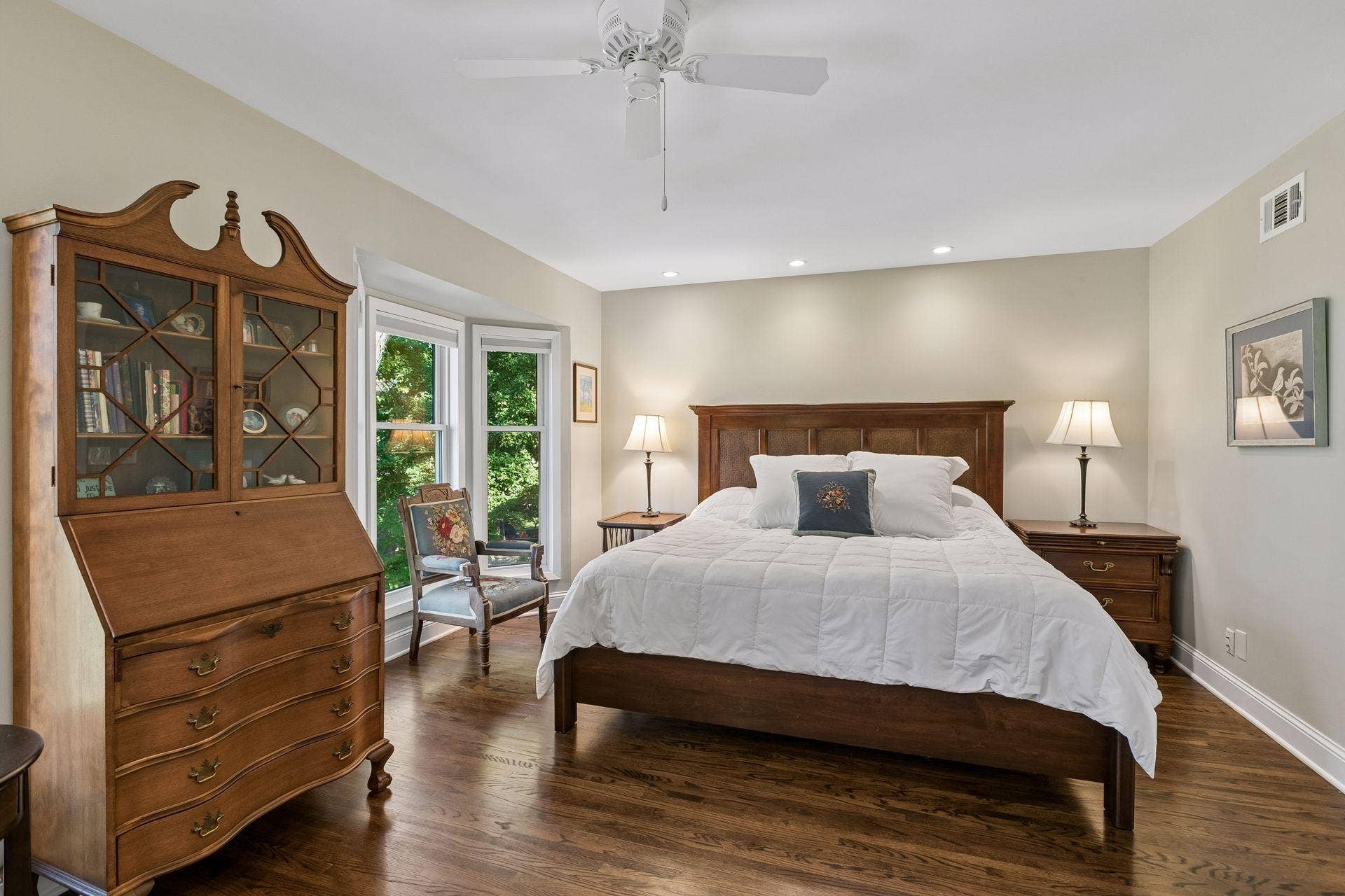 1952 Dupont Avenue S, 46, Minneapolis, MN 55403 Primary bedroom is expansive. Bay window overlooks the back yard with lush greenery.